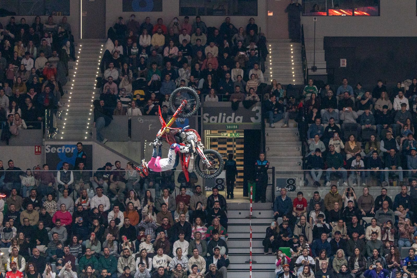 En imágenes: el Olivo Arena vibra con piruetas y motor en estado puro en el Soloflow Freestyle (1)
