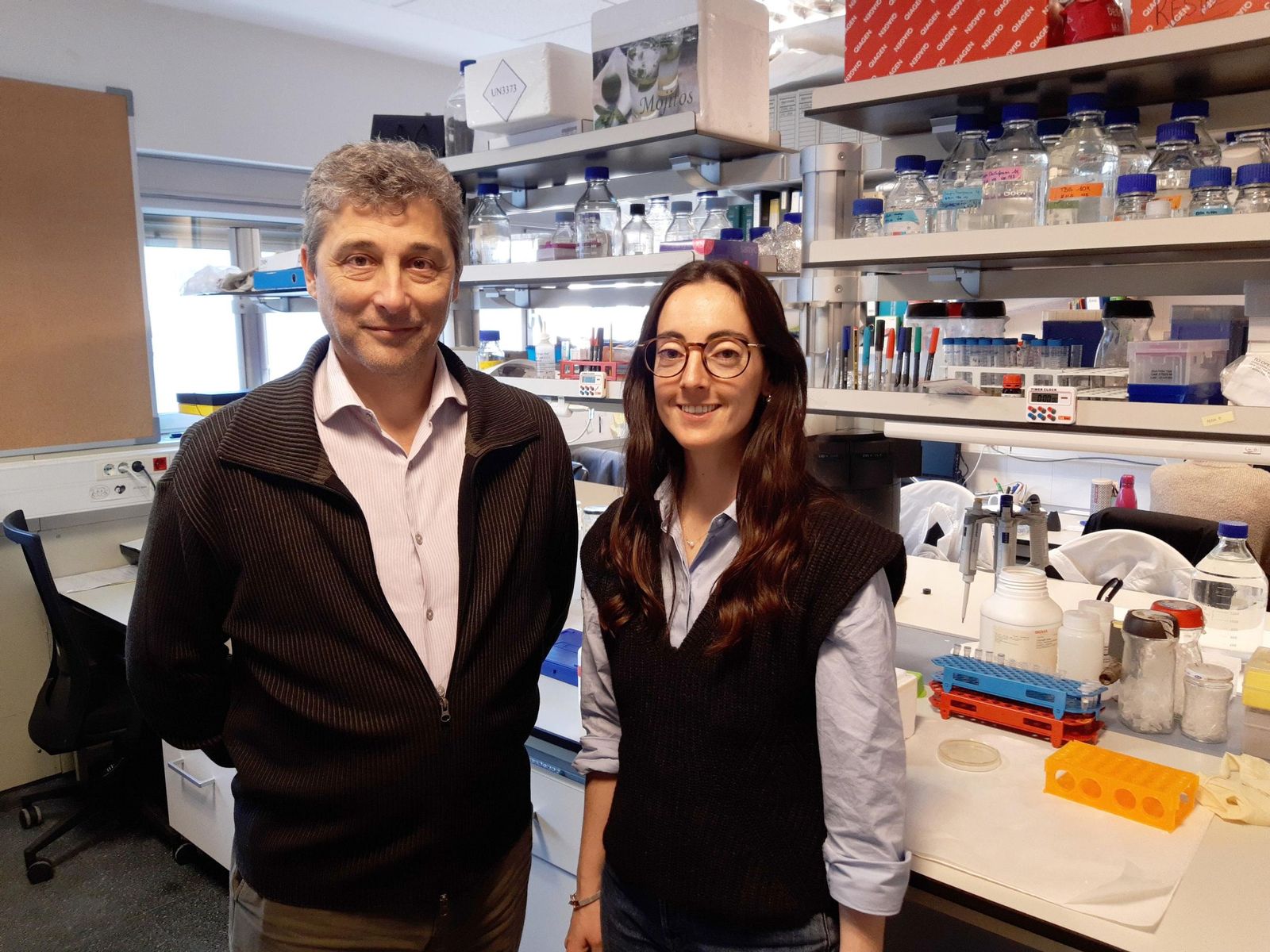 Investigadores de la UAB que estudian la terapia génica para tratar la paraplejia espástica 52.