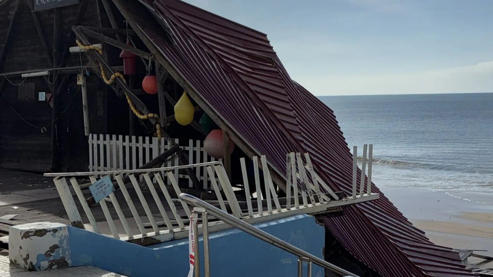 El Chiringuito Paco Triana, el último negocio hostelero destrozado por la situación que sufre Matalascañas.