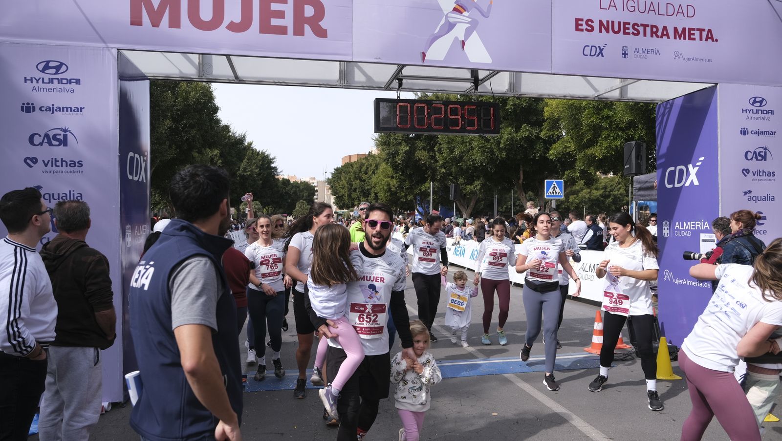 Imágenes de la Carrera de la Mujer 2023 en Almería
