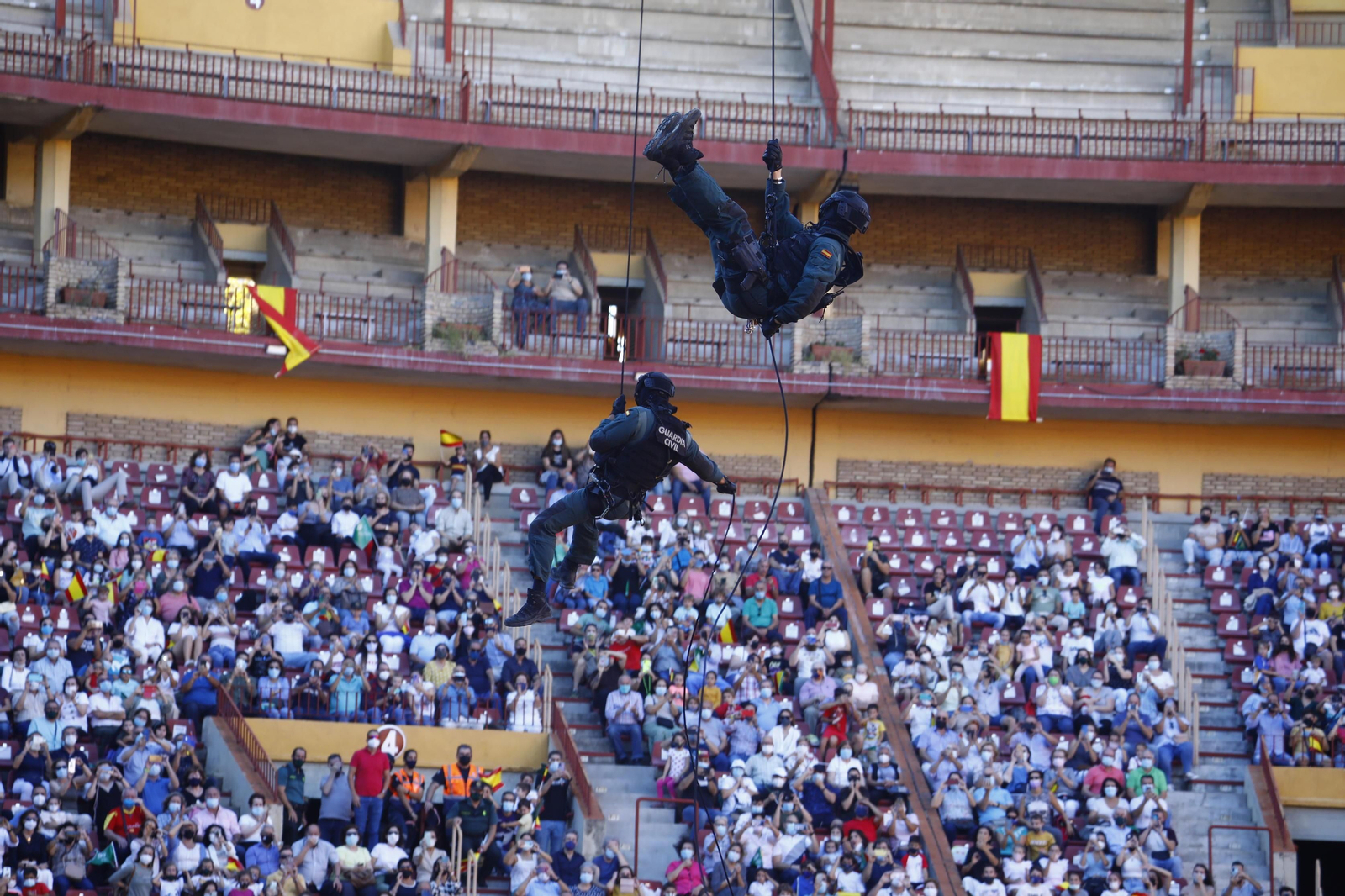 La impresionante exhibición de la Guardia Civil en la plaza de toros de Córdoba, en fotografías
