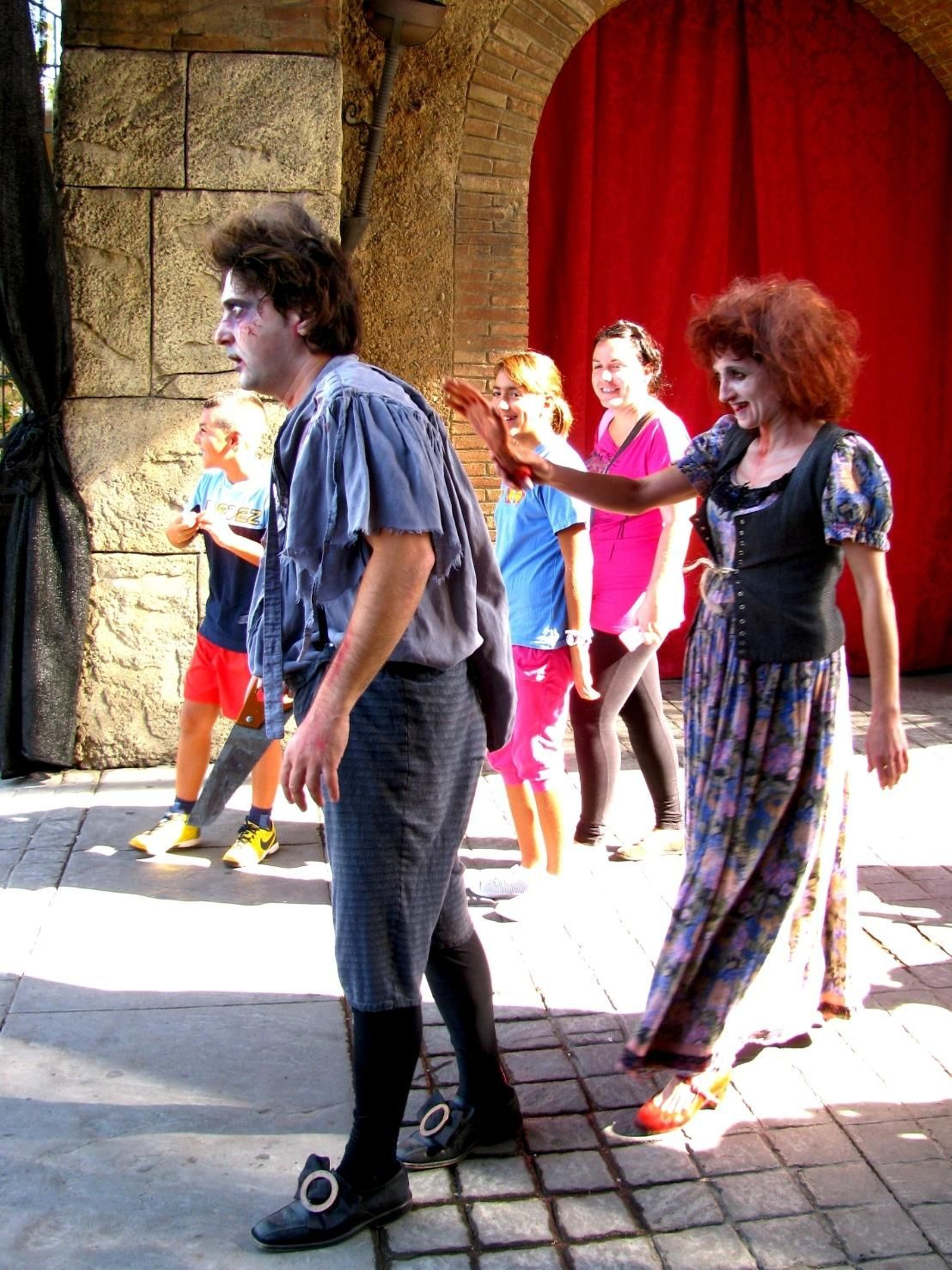 Espectáculo de animación de Halloween en Isla Mágica.