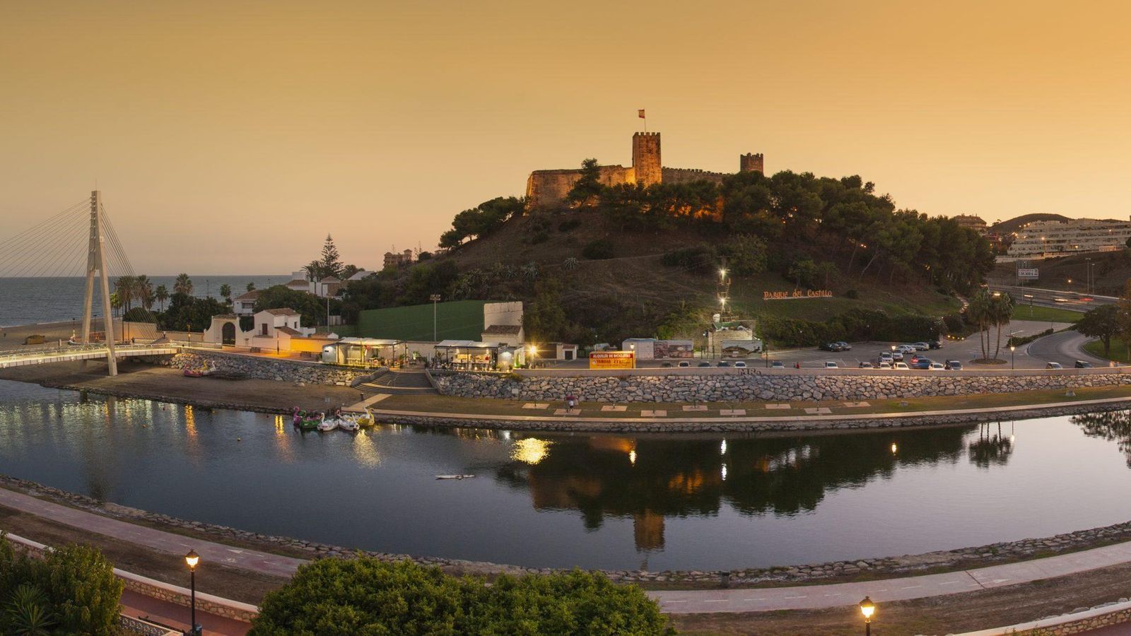 Panorámica del río y Castillo Sohail de Fuengirola. Panorámica del río y Castillo Sohail de Fuengirola.