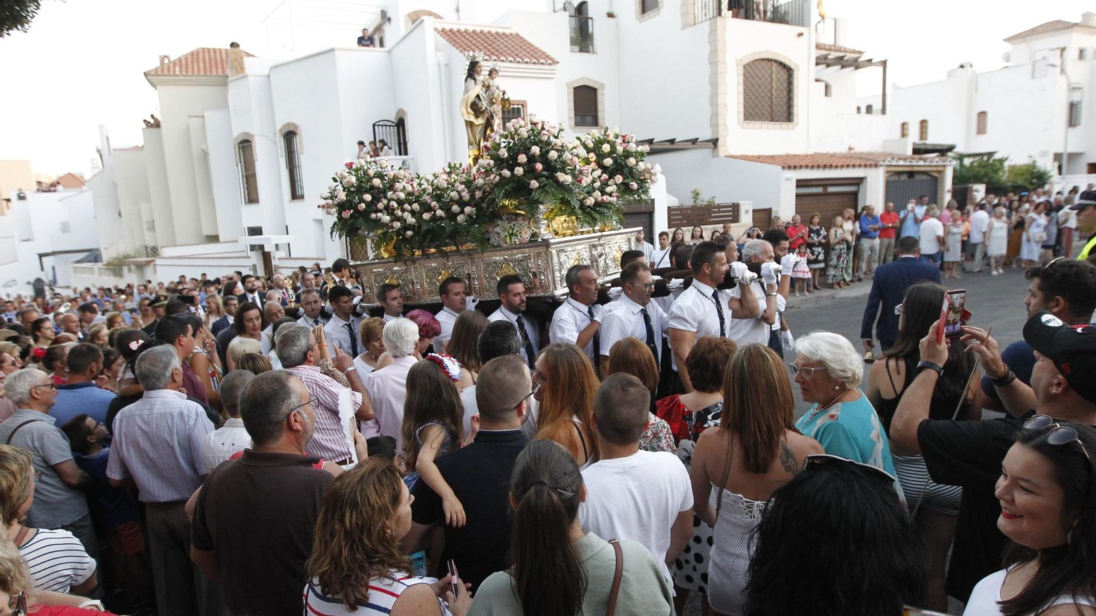 La procesión resultó multitudinaria.