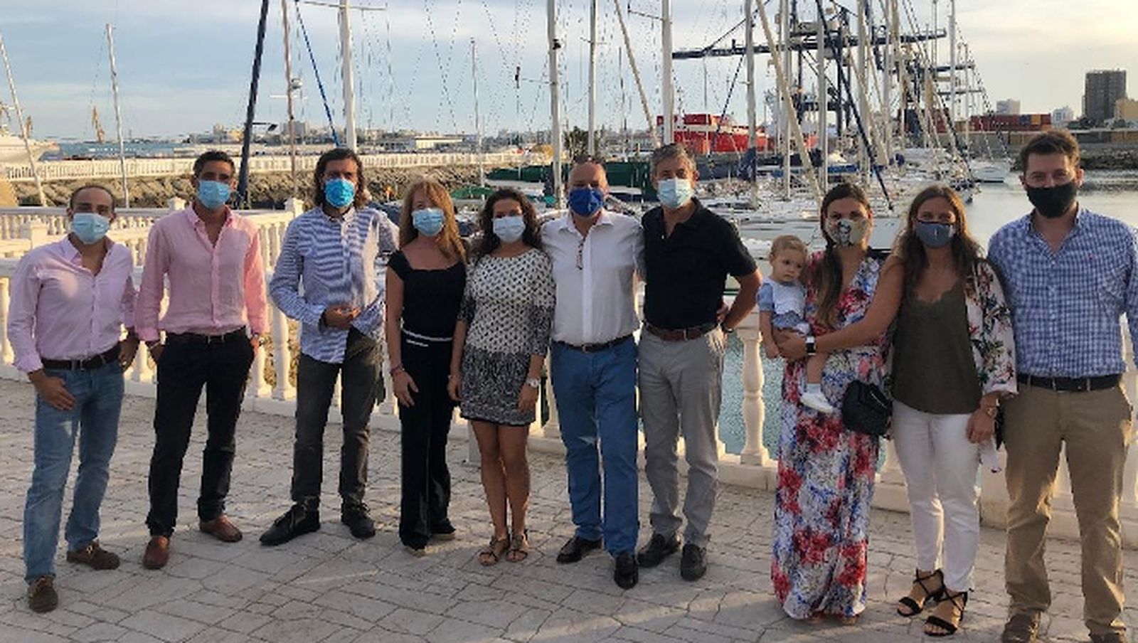 Juanjo del Río, Álvaro Pedreño, José María Gómez, María José Campo-Cossio, Marta y Ramón Rodríguez de Trujillo, Juan Manuel Pérez Dorao, Eva y Alexia Rodríguez de Trujillo y Rafal González, durante la presentación del Memorial.