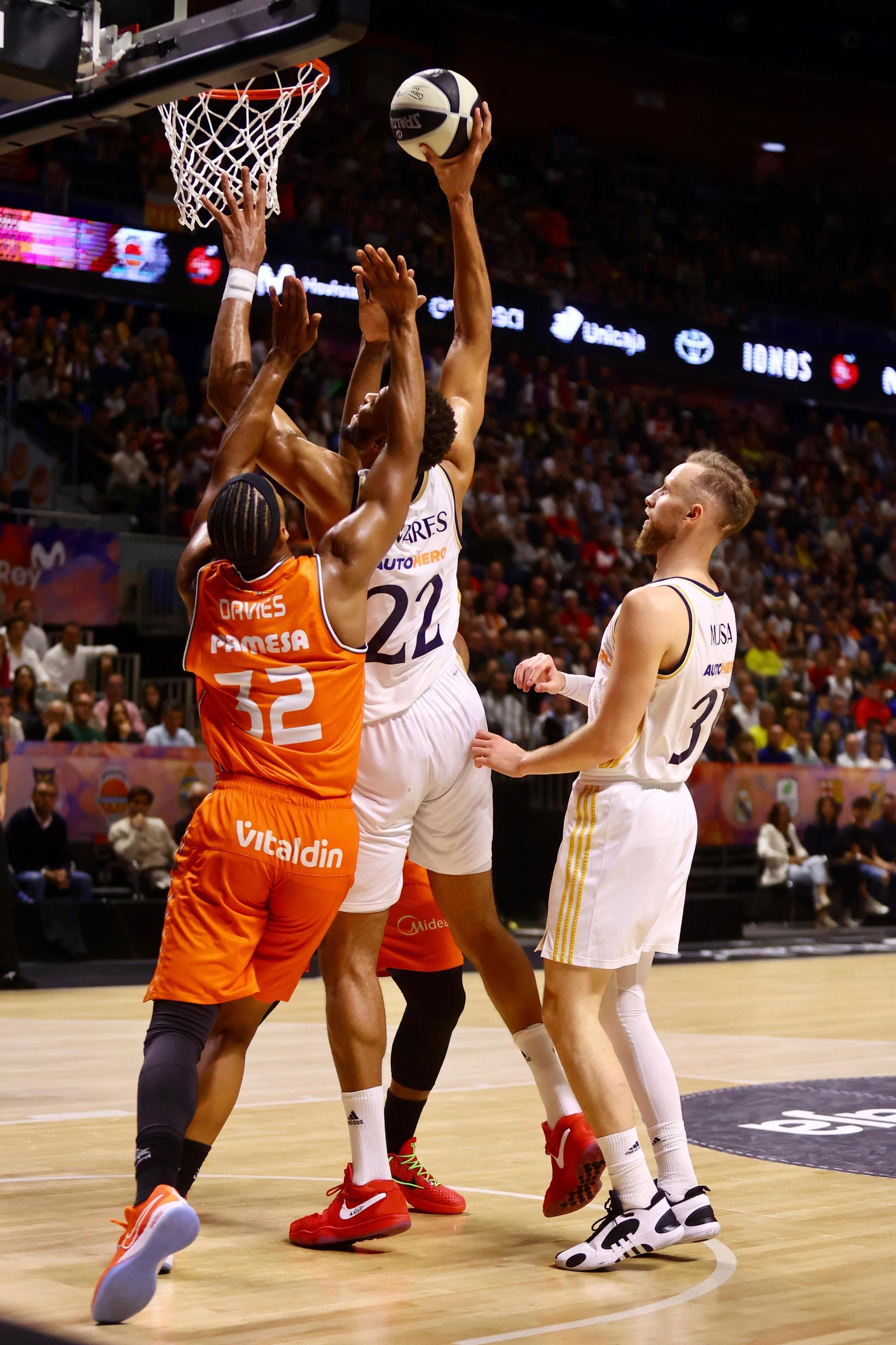 El Real Madrid - Valencia Basket de Copa del Rey, en fotos