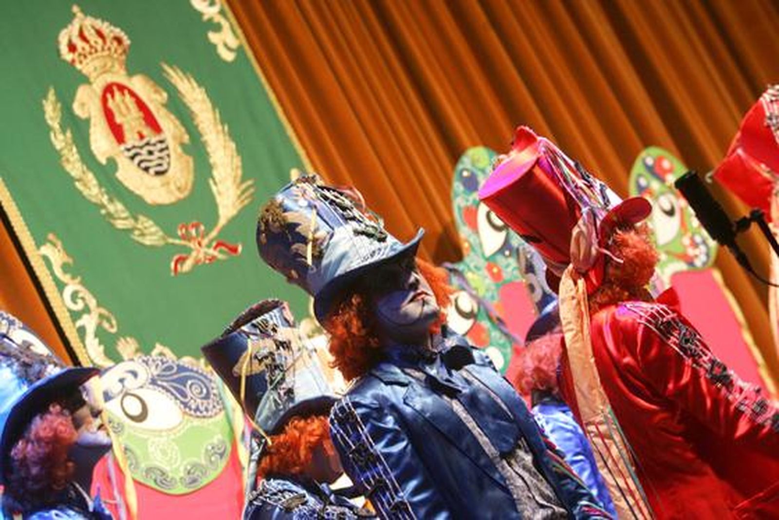 Comparsa algecireña 'El baúl de los locos'

Foto: José María Quiñones