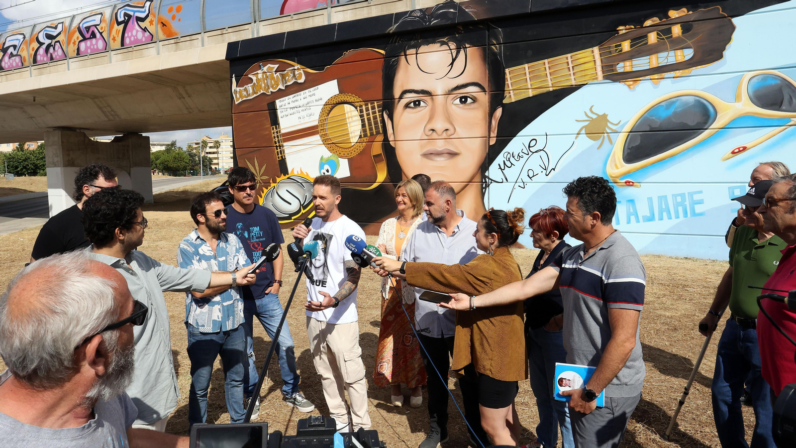 Graffiti de Migue Benítez de 'Los Delinqüentes' en San José Obrero