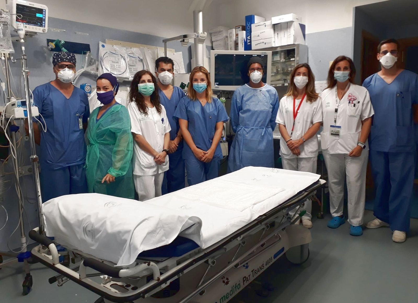 Profesionales de la Unidad de Endoscopia en una de las 3 salas donde se llevan a cabo los procedimientos intervencionistas.
