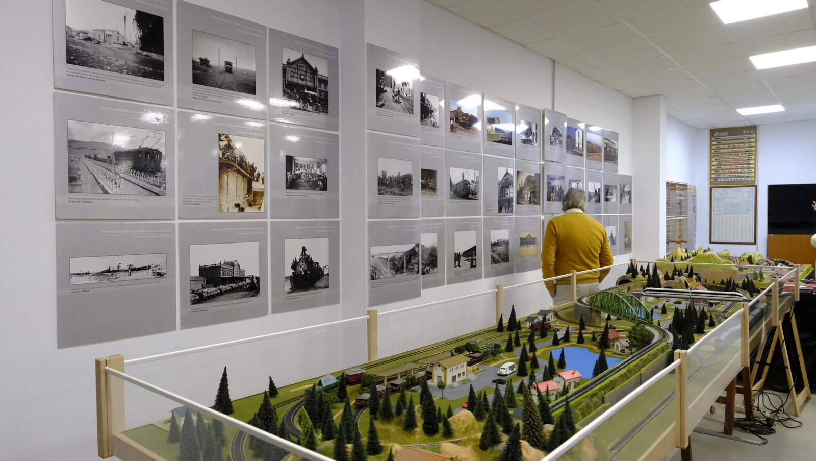 Jornada de puertas abiertas de la Asociación de Amigos del Ferrocarril de Almería (ASAFAL), en imágenes