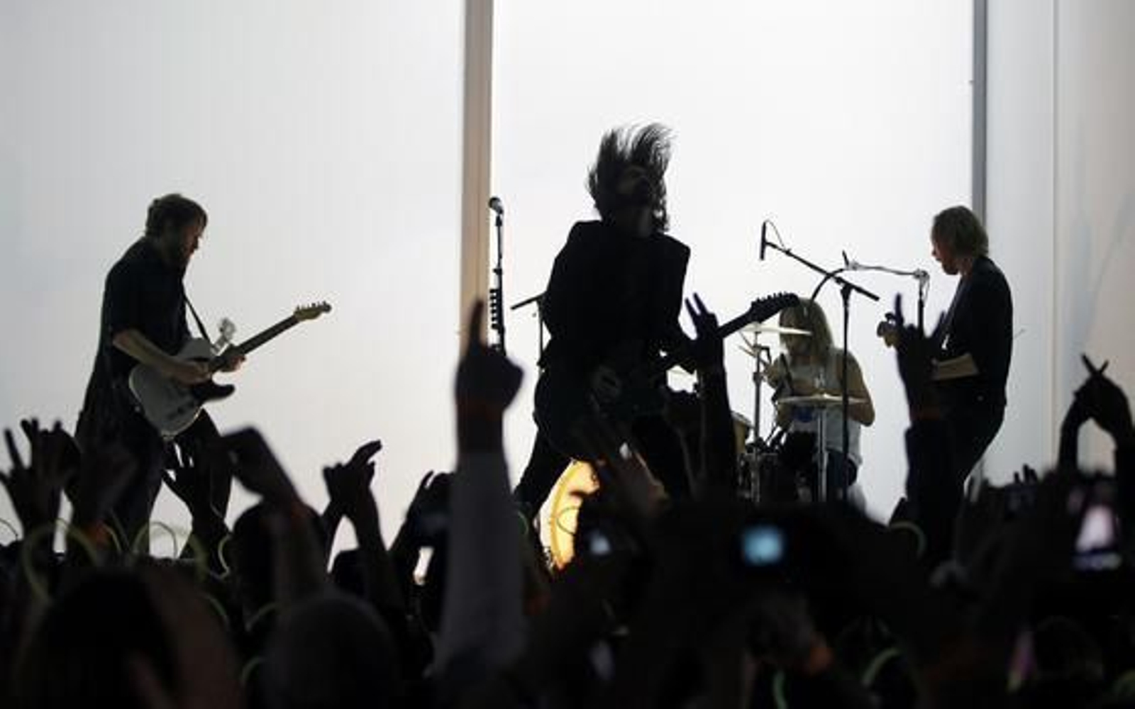 Foo Fighters durante su actuación en la gala. / Reuters