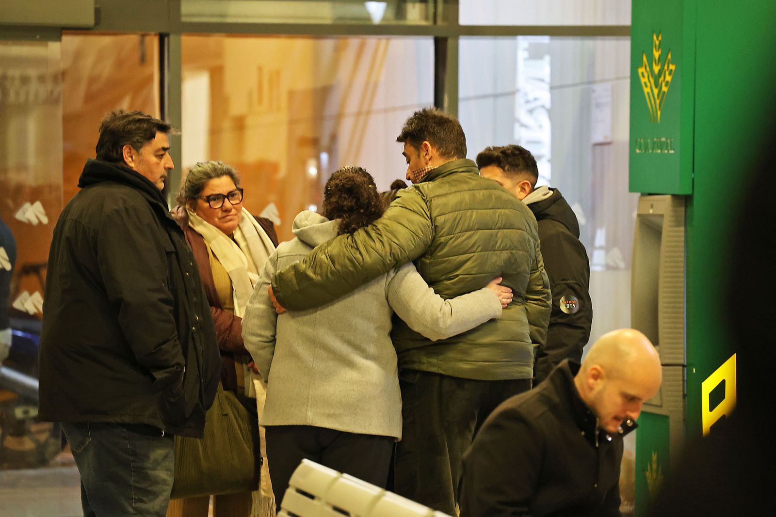 Las Fotografías del dispositivo de urgencia en la estación de Huelva para los afectados por el tren accidentado