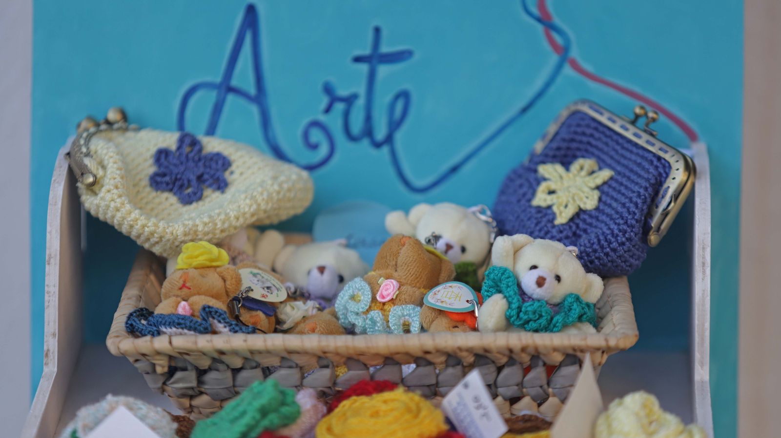 Venta de productos navideños solidarios de Apadis en Algeciras