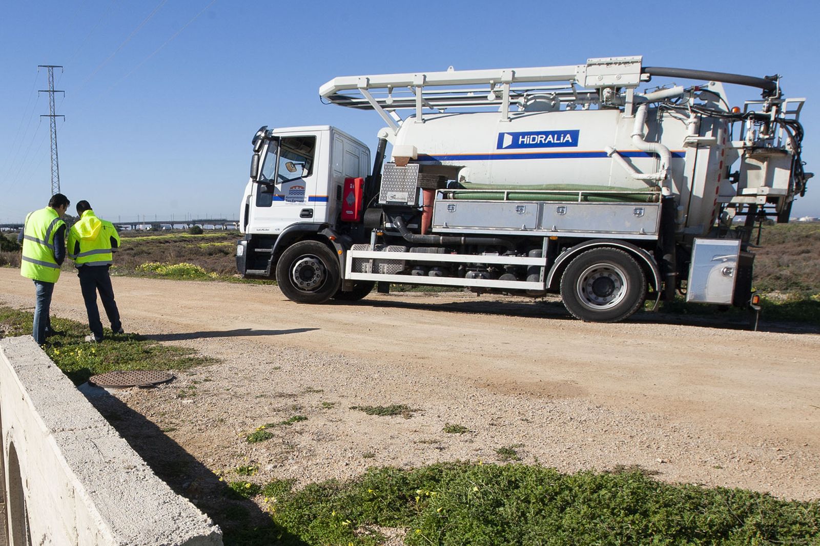 Un camión del servicio de agua y alcantarillado, en una imagen de archivo.