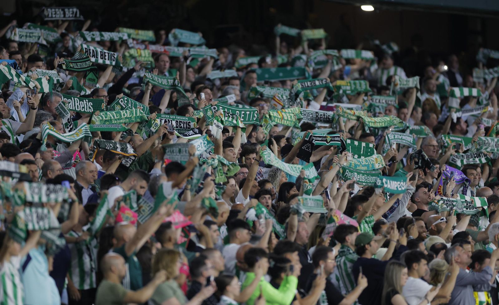 Búscate en las fotos del Betis - Valladolid