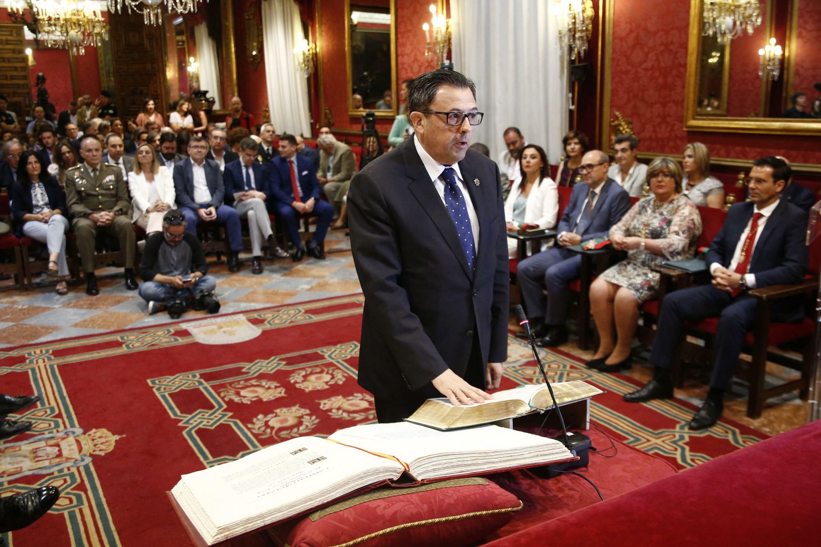 Las imágenes de la jornada de constitución del Ayuntamiento de Granada