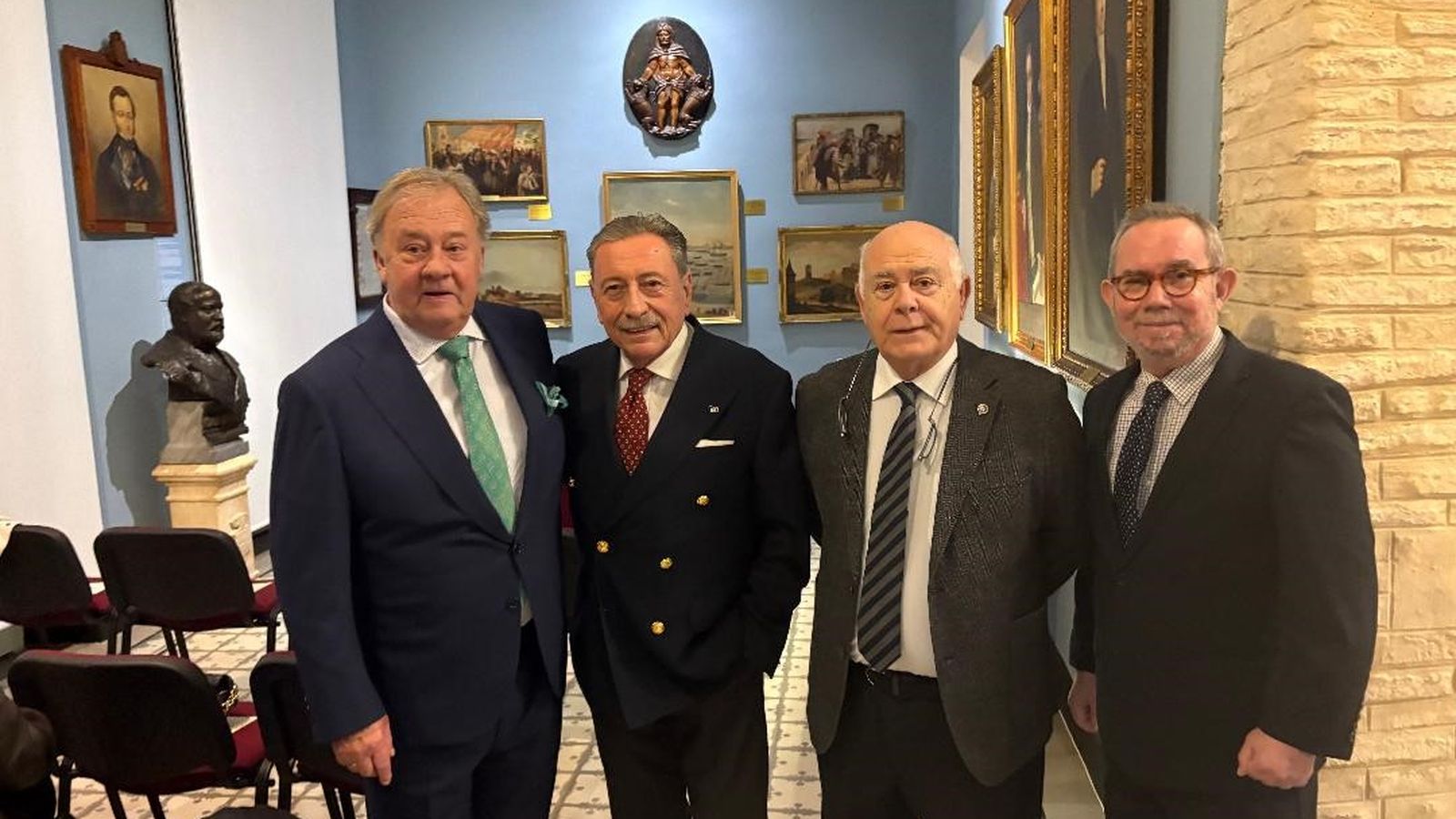 Francisco de Borja Queipo de Llano, Ricardo Hidalgo, Antonio Grimaldi y Alfredo  de Armas, en el Museo de Cádiz.
