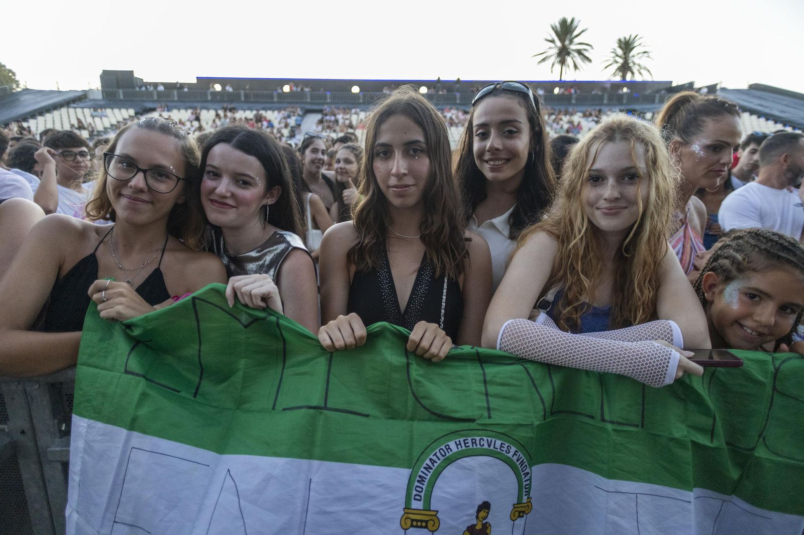 Búscate en las imágenes del concierto de Emilia en Concert Music Festival