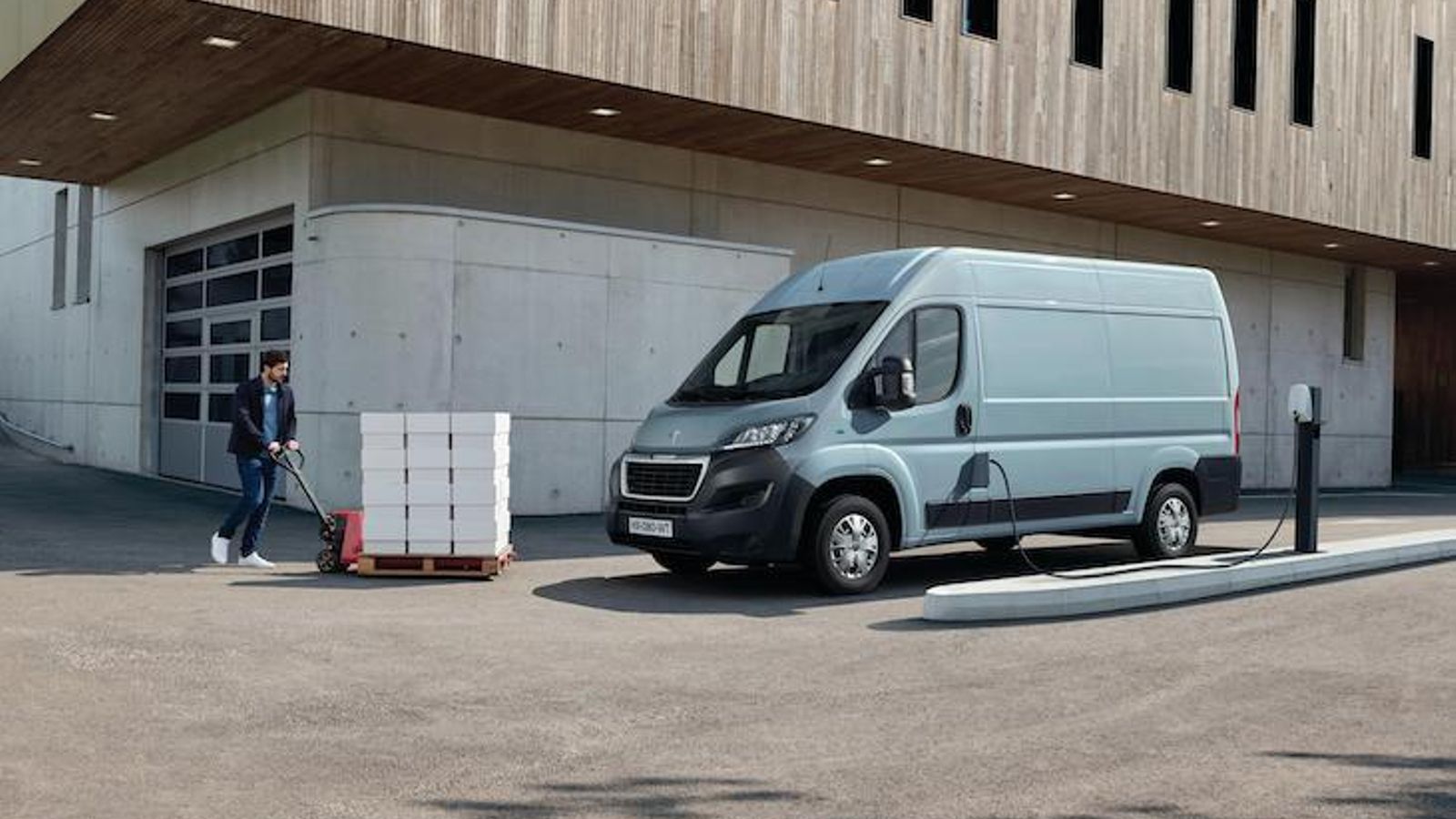 En el e-Boxer el motor es de 95 CV y las baterías pueden alcanzar hasta los 70 kWh de capacidad.