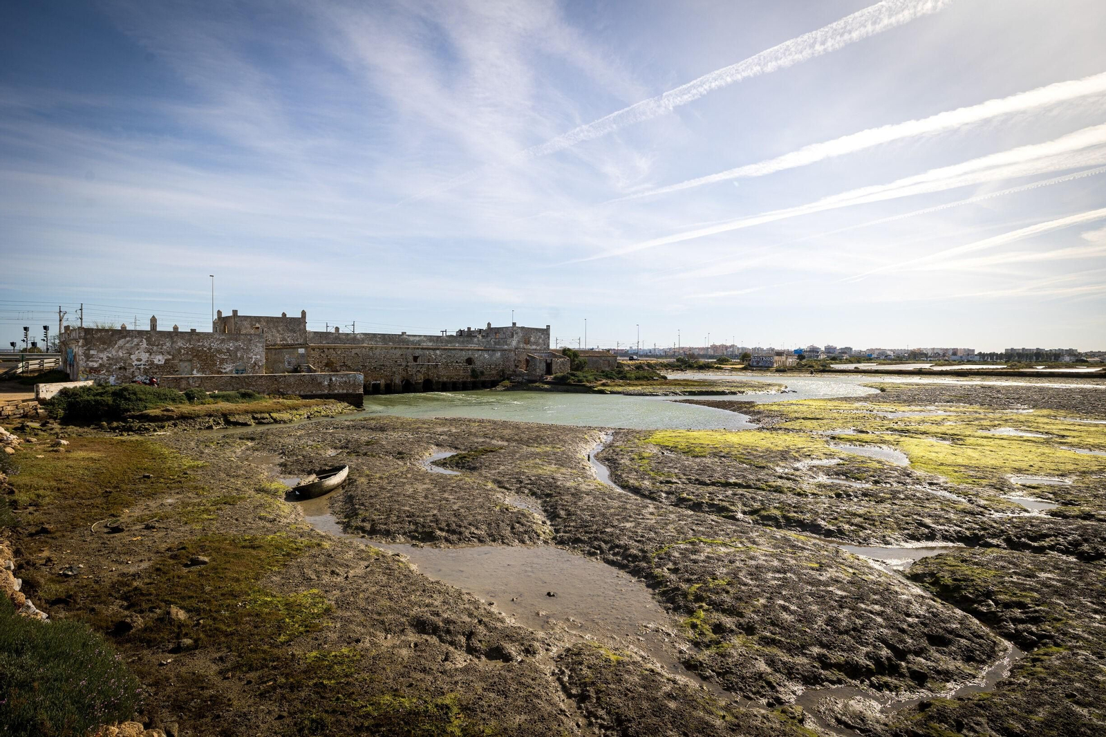 Imágenes del pésimo estado del molino de mareas de Cádiz