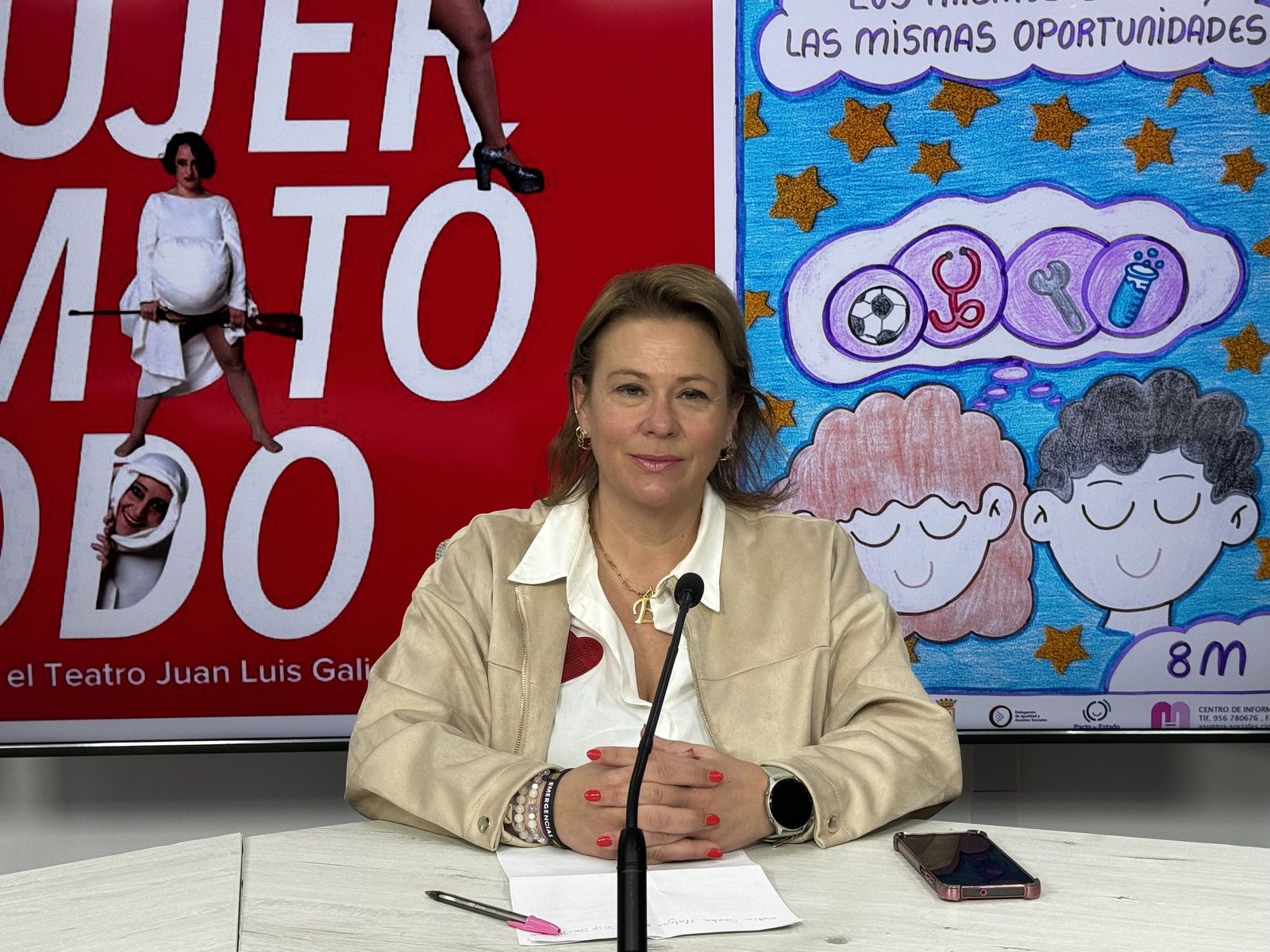 La concejal Eva Gil, presentando el programa para el 8M.