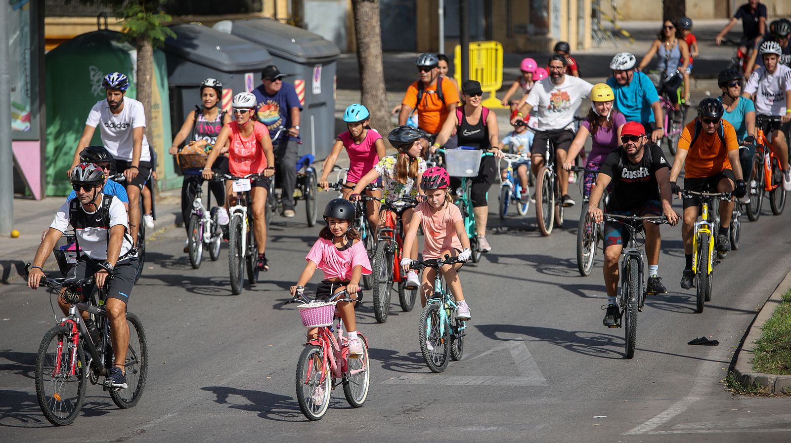 Gran ambiente en la fiesta de la bici y la amistad