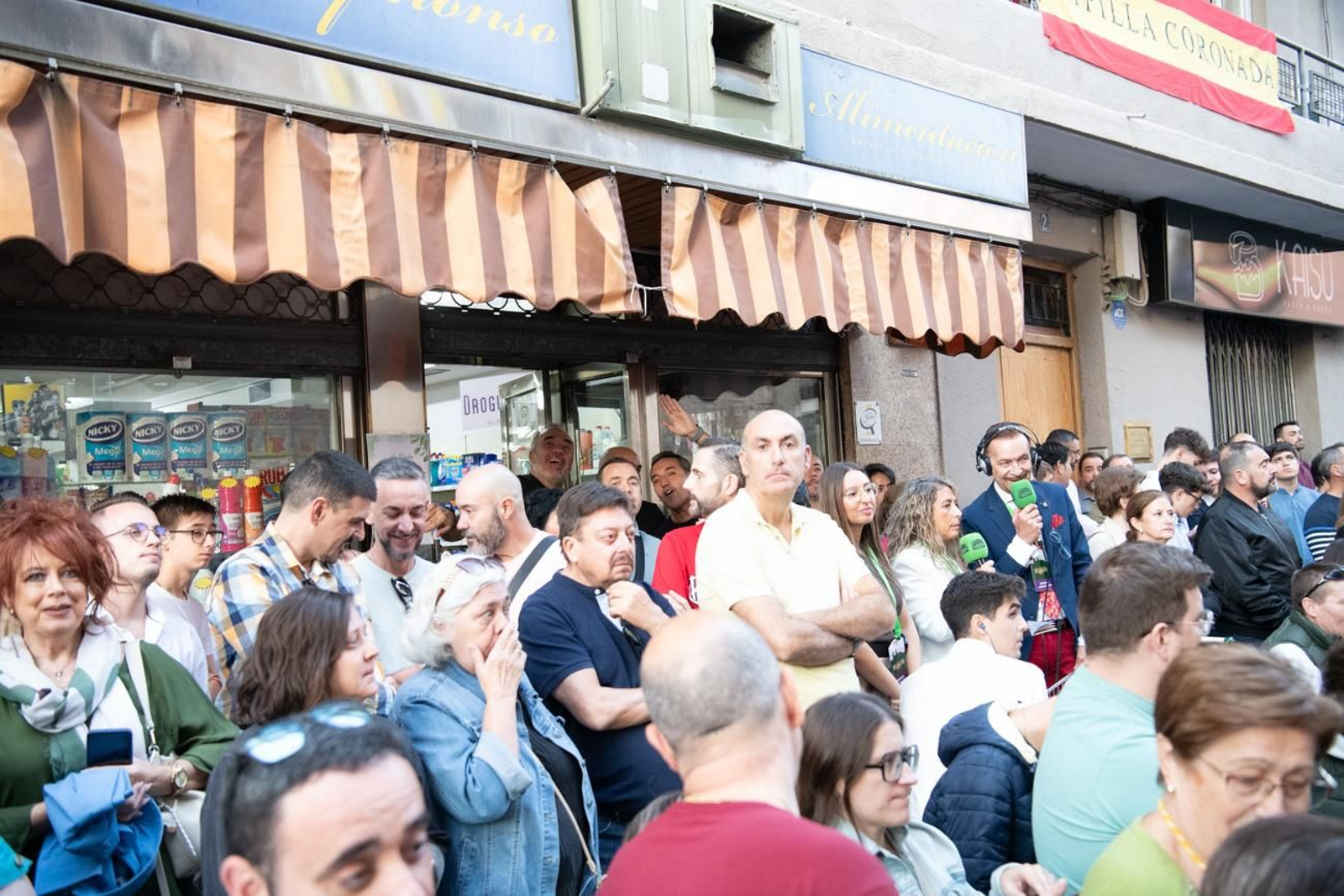 Una marea de devoción inunda Jaén al paso de la Magna, en imágenes