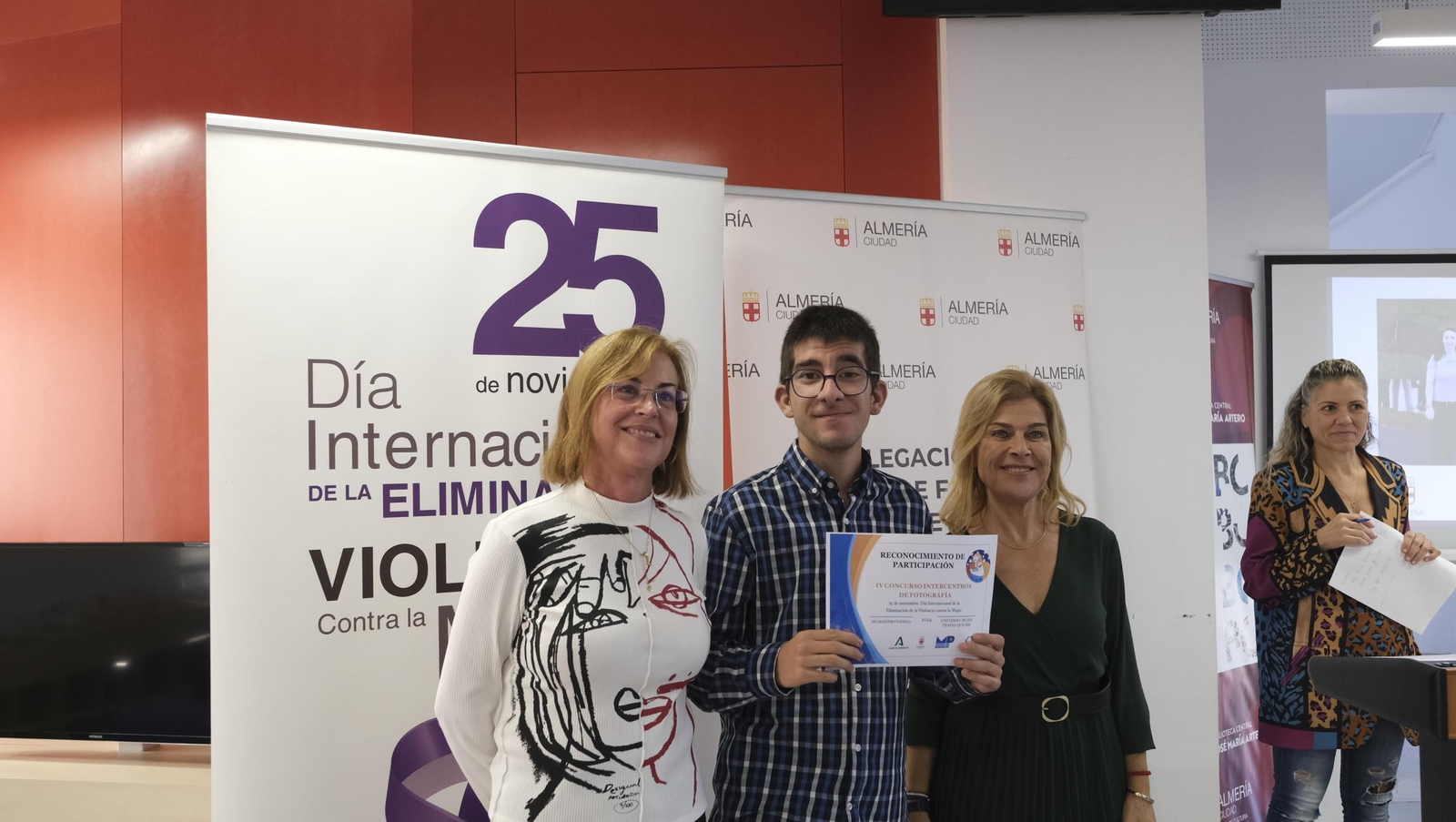 Búscate en la entrega de premios de fotografía escolar contra la violencia machista