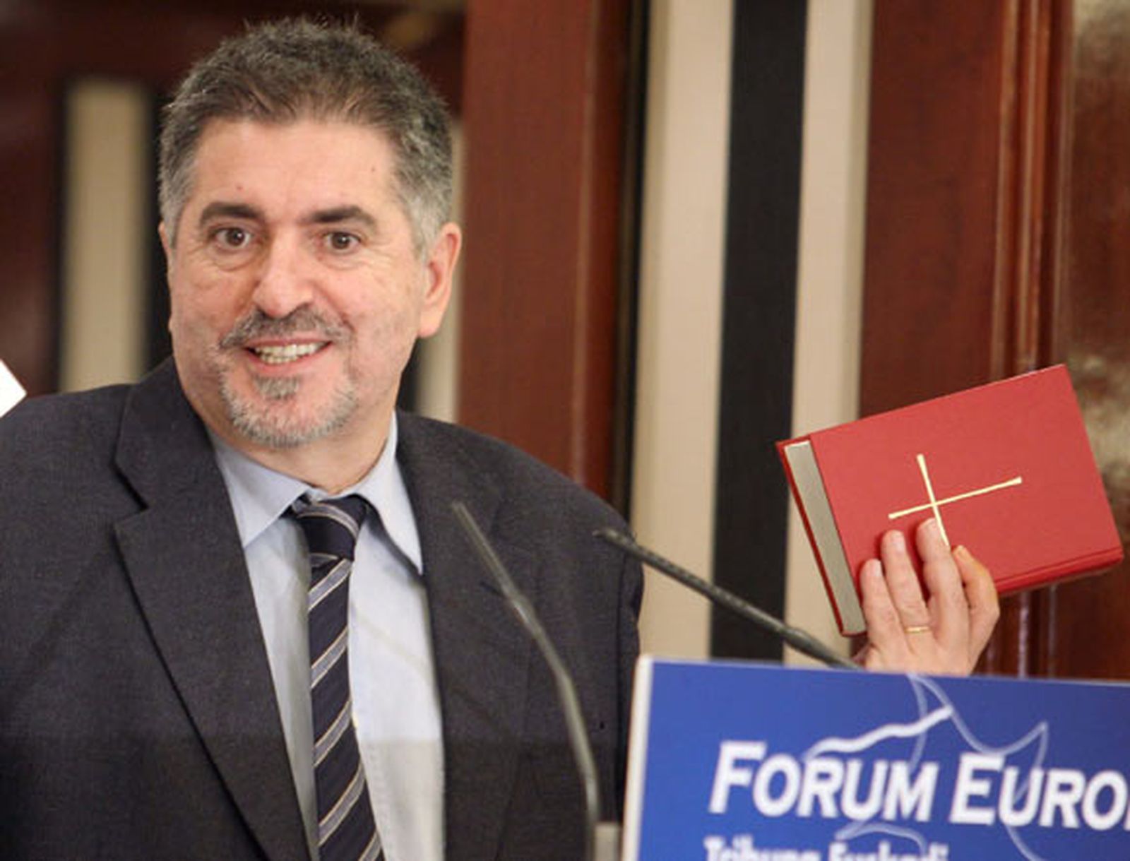 Eguiguren pide una "constitución" vasca y Euskal Herria como entidad política