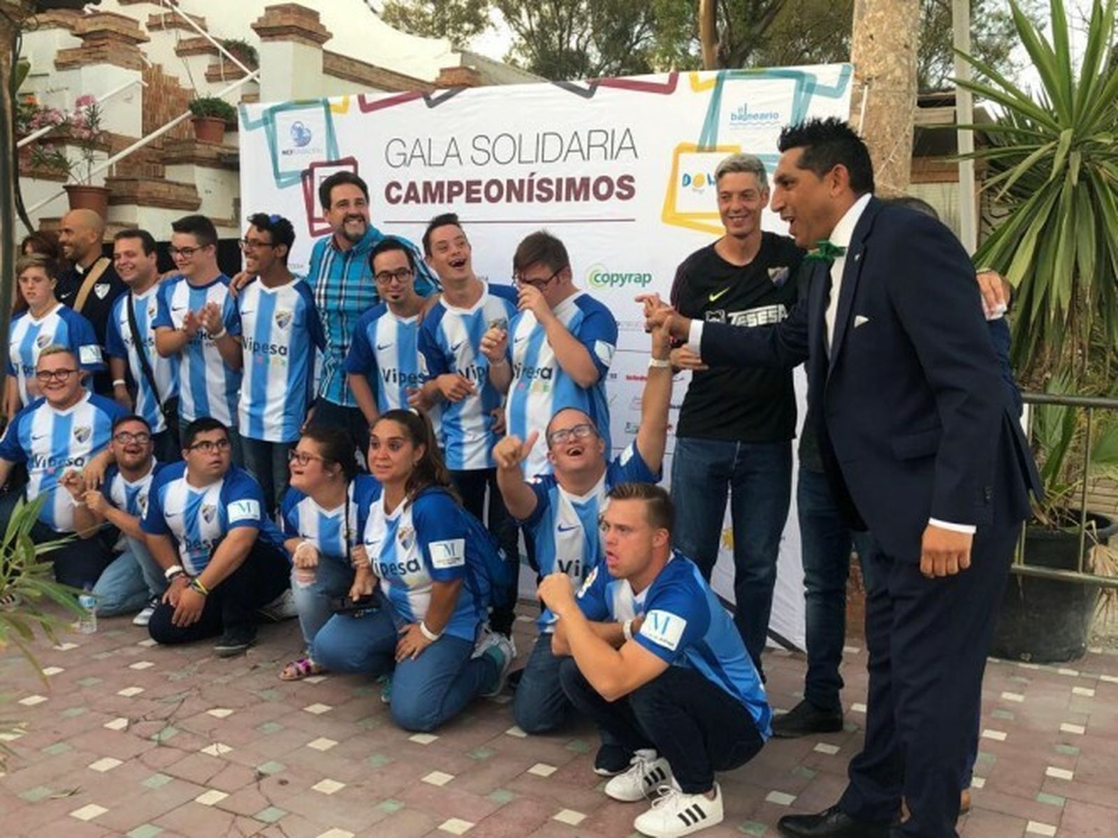 Integrantes del Málaga Genuine junto a 'Basti'.