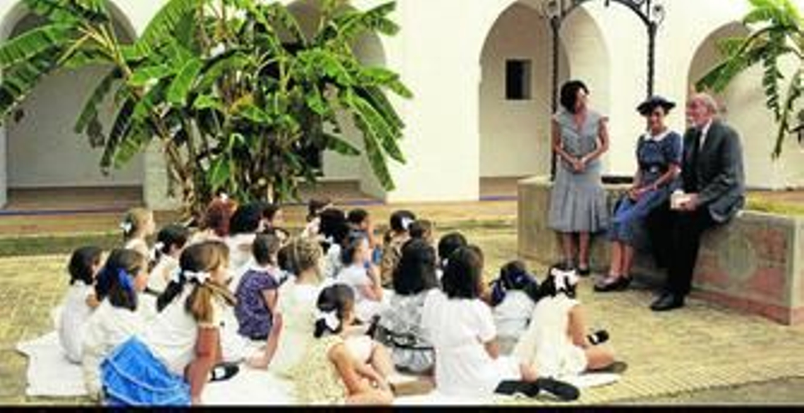 Carlos Álvarez-Novoa, que encarna a Juan Ramón en sus últimos años de vida, en una de las escenas de 'La luz con el tiempo dentro'.