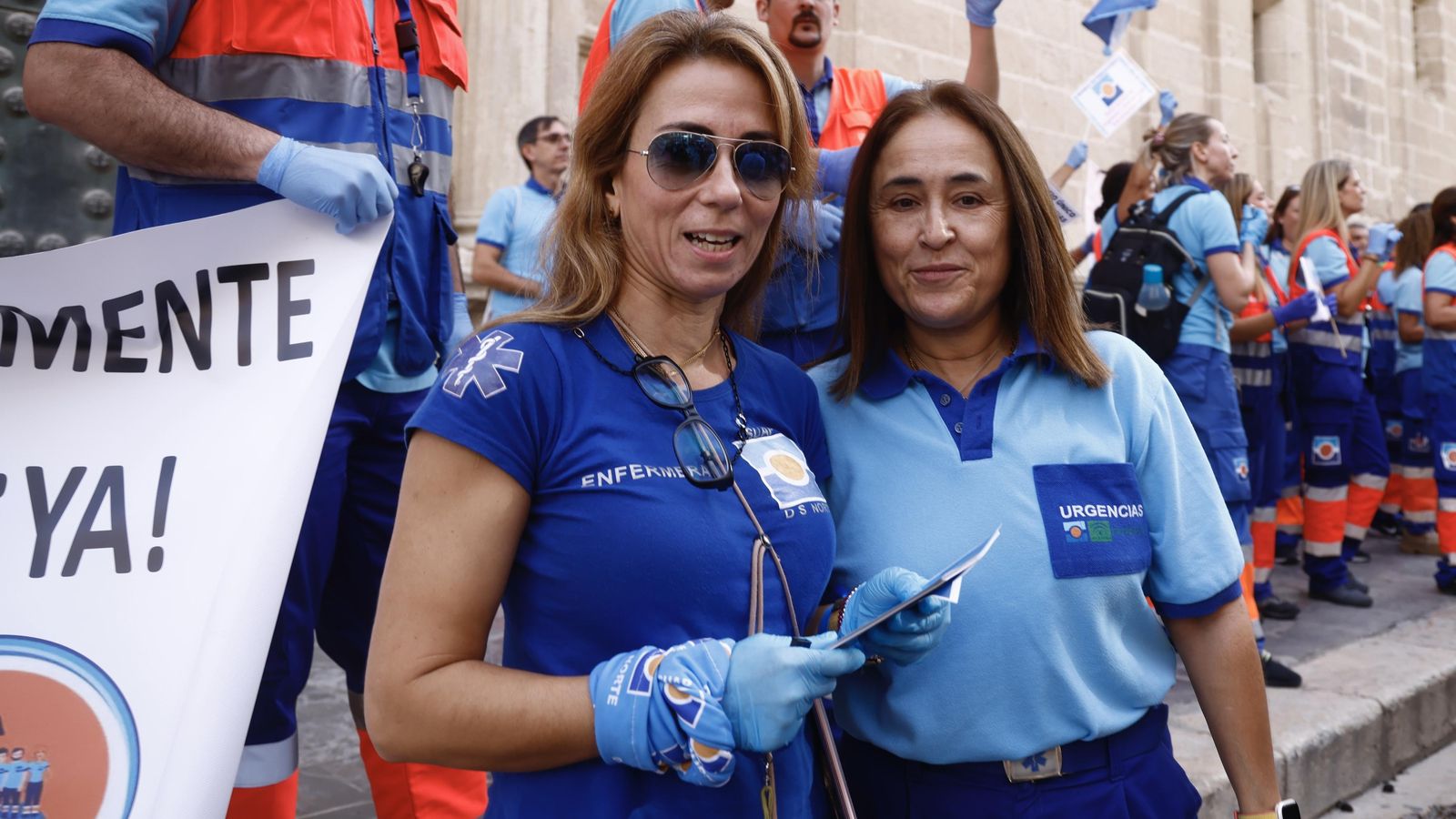Rosa Romero, junto a otra compañera.
