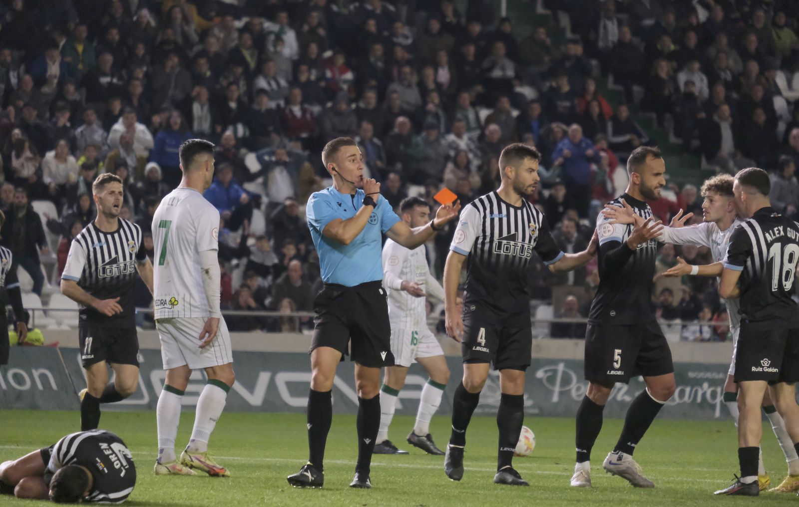 Las imágenes de la derrota del Córdoba CF ante la Balona en El Arcángel