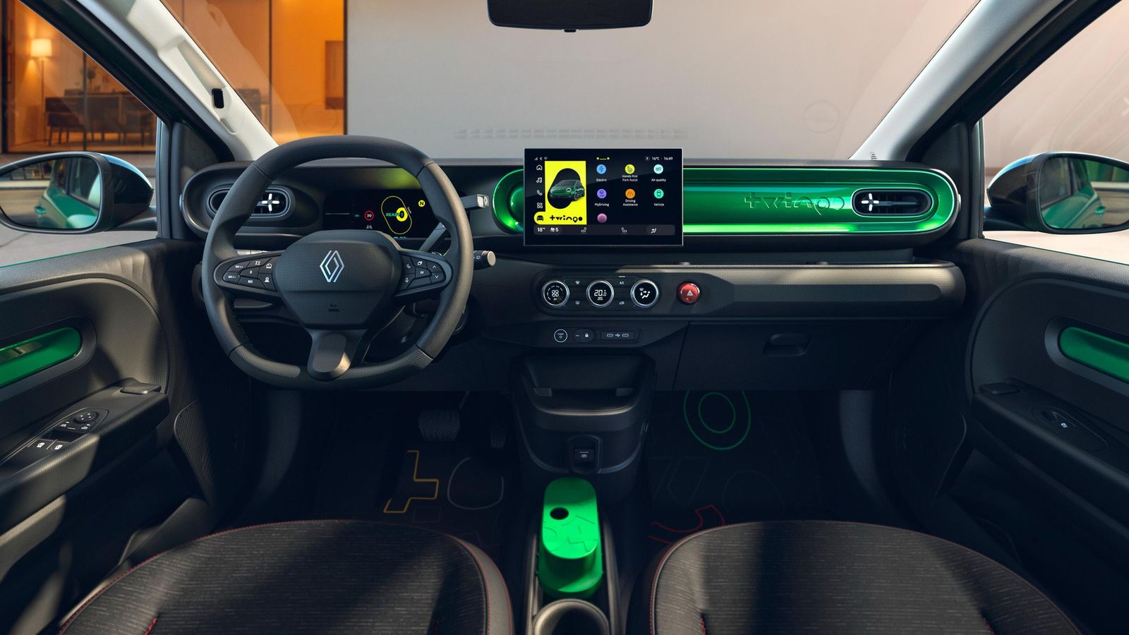 La pantalla central es siempre de 10", pero el sistema operativo más sofisticado para ella le corresponde de serie el Techno.