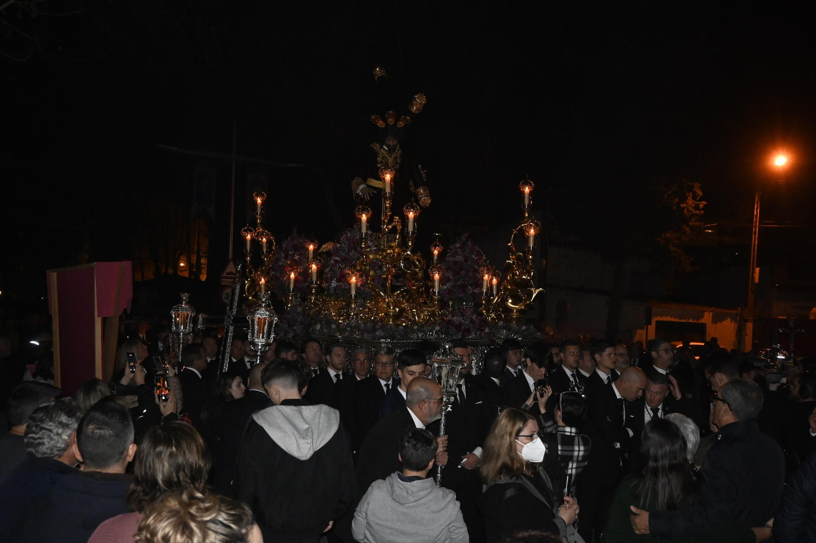 El Vía Crucis de la Semana Santa de Huelva, en imágenes