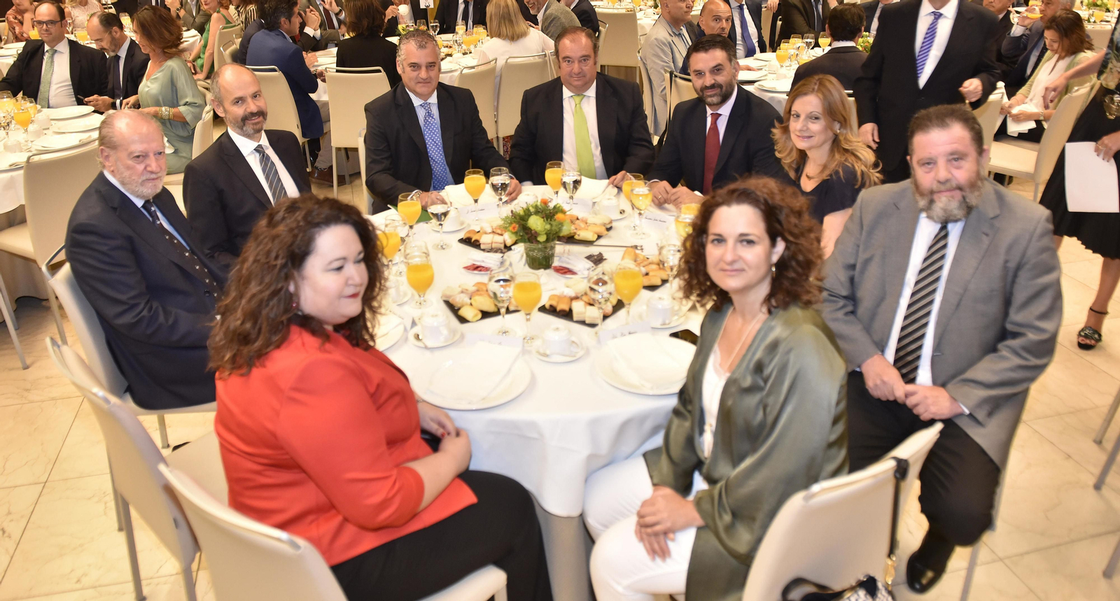 Esther Gil, Fernando Rodríguez Villalobos, Narciso Prieto, Javier Carnero, Tomás Valiente, Francisco Javier Fernández, Marina Álvarez, Antonio Sánchez y Pilar Serrano, viceconsejera de Empleo, Industria y Comercio