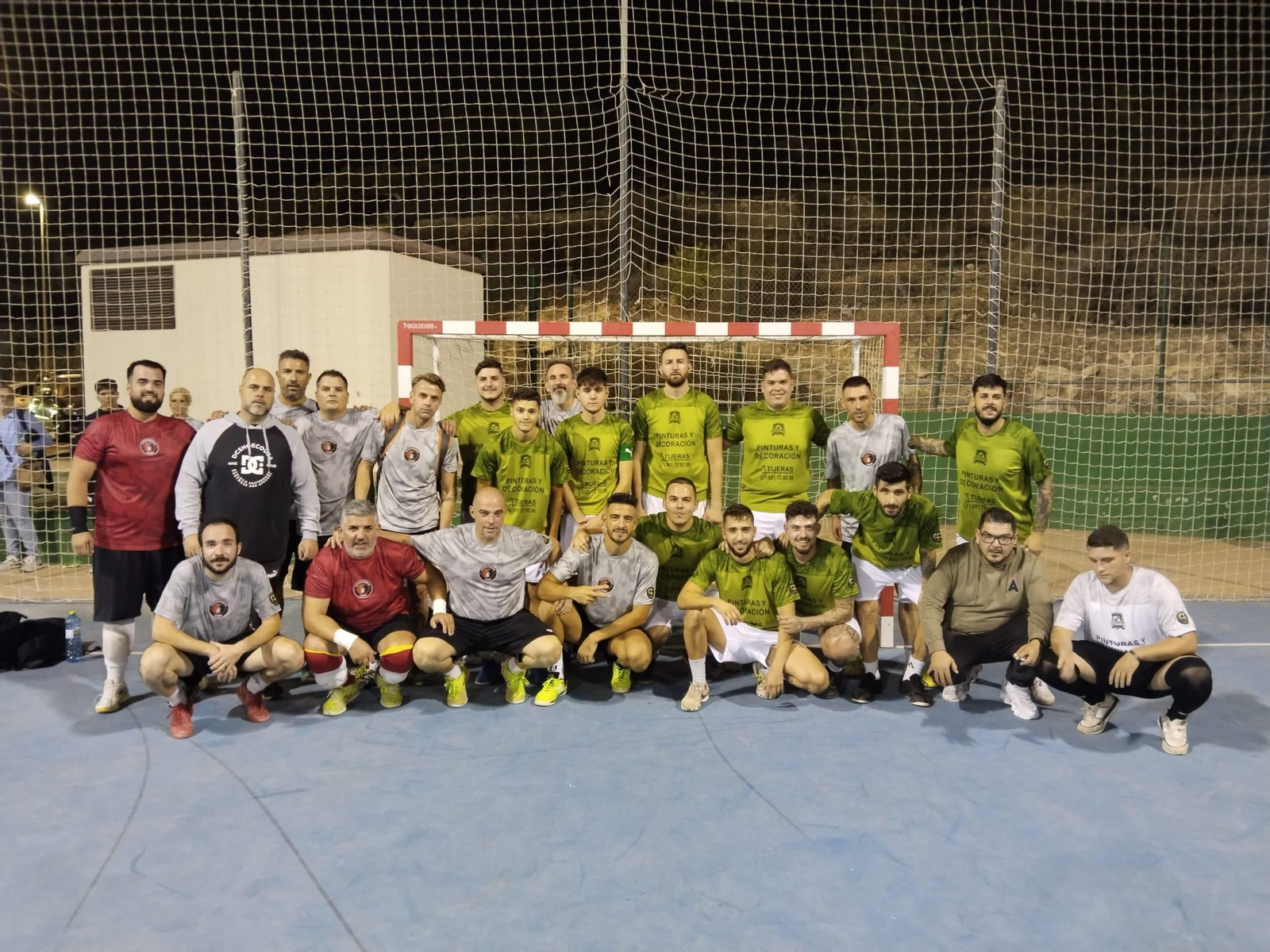 Dos de los equipos participantes posan durante uno de los encuentros disputados de esta competición.