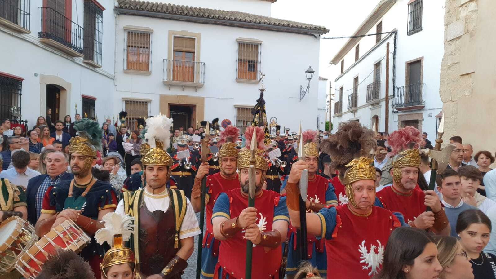 Jueves Santo en Castro del Río: La procesión de la Santa Vera Cruz, en imágenes