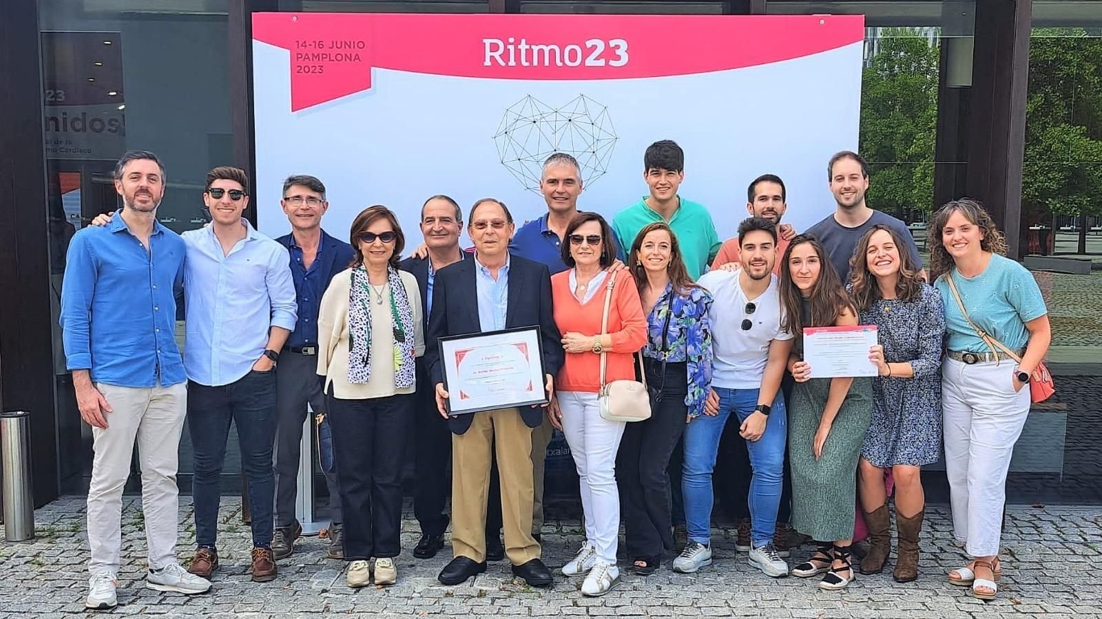 Uno de los reconocimientos hechos al doctor Rafael Barba.