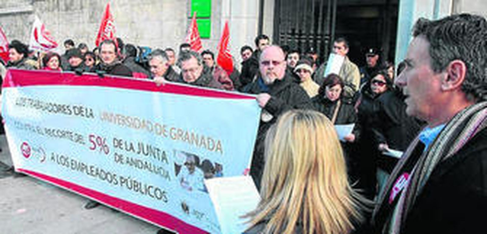 El personal de la UGR vuelve a la calle contra el recorte del 5%