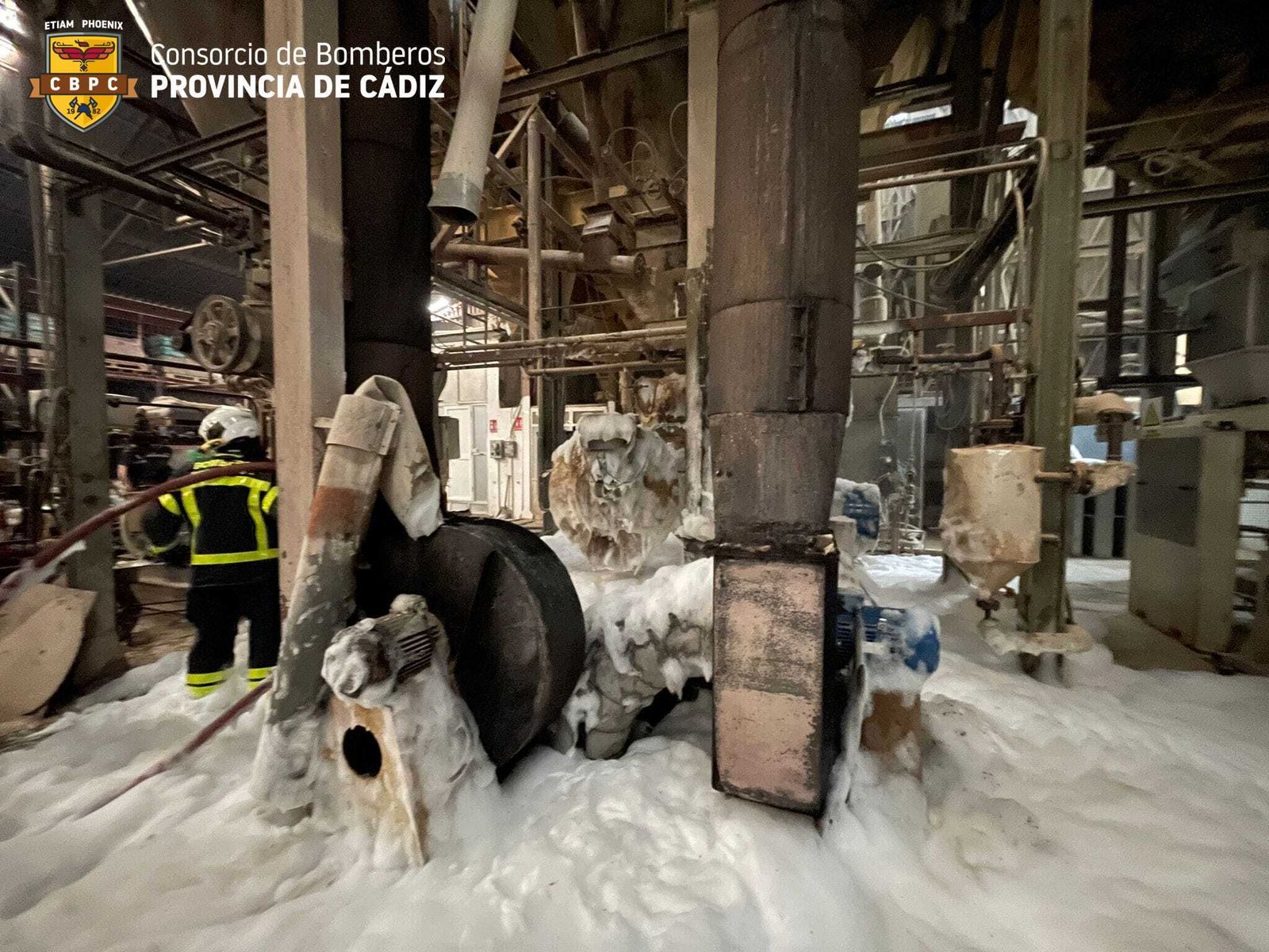 Estado de la Cooperativa Nuestra Señora de los Remedios en Olvera tras la intervención de Bomberos.