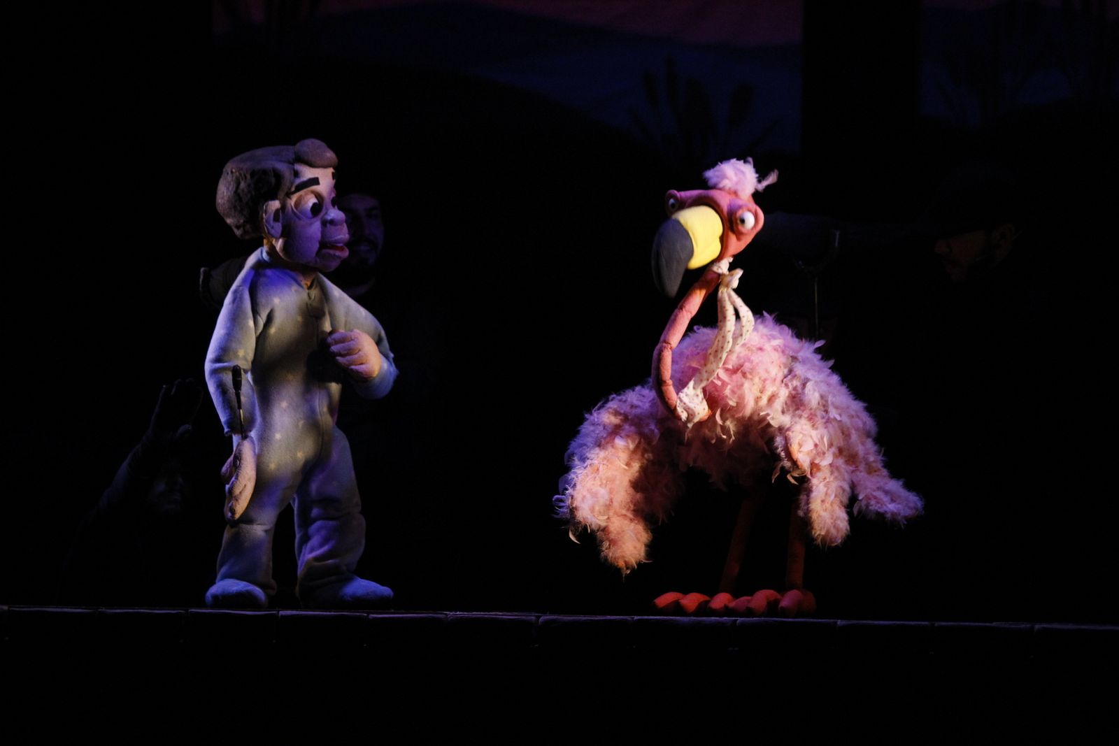 La compañía A seismanos representaba ayer 'Momó y la habitación mágica' en el Apolo.