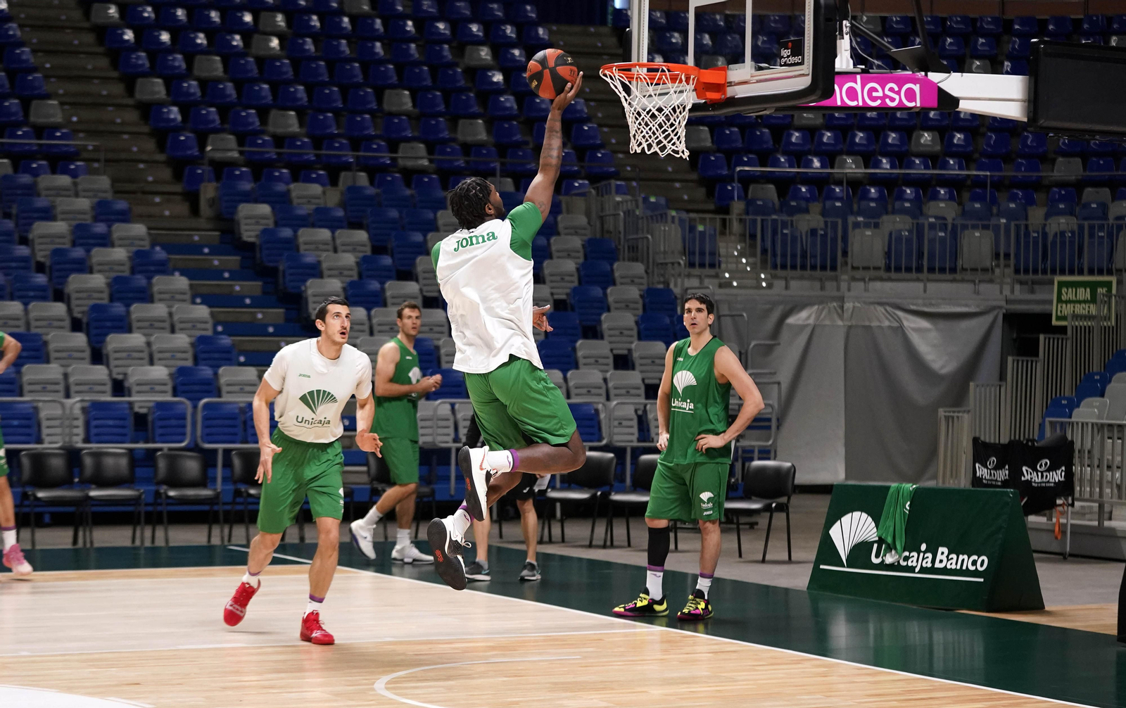El primer entrenamiento de Cameron Oliver con el Unicaja, en fotos