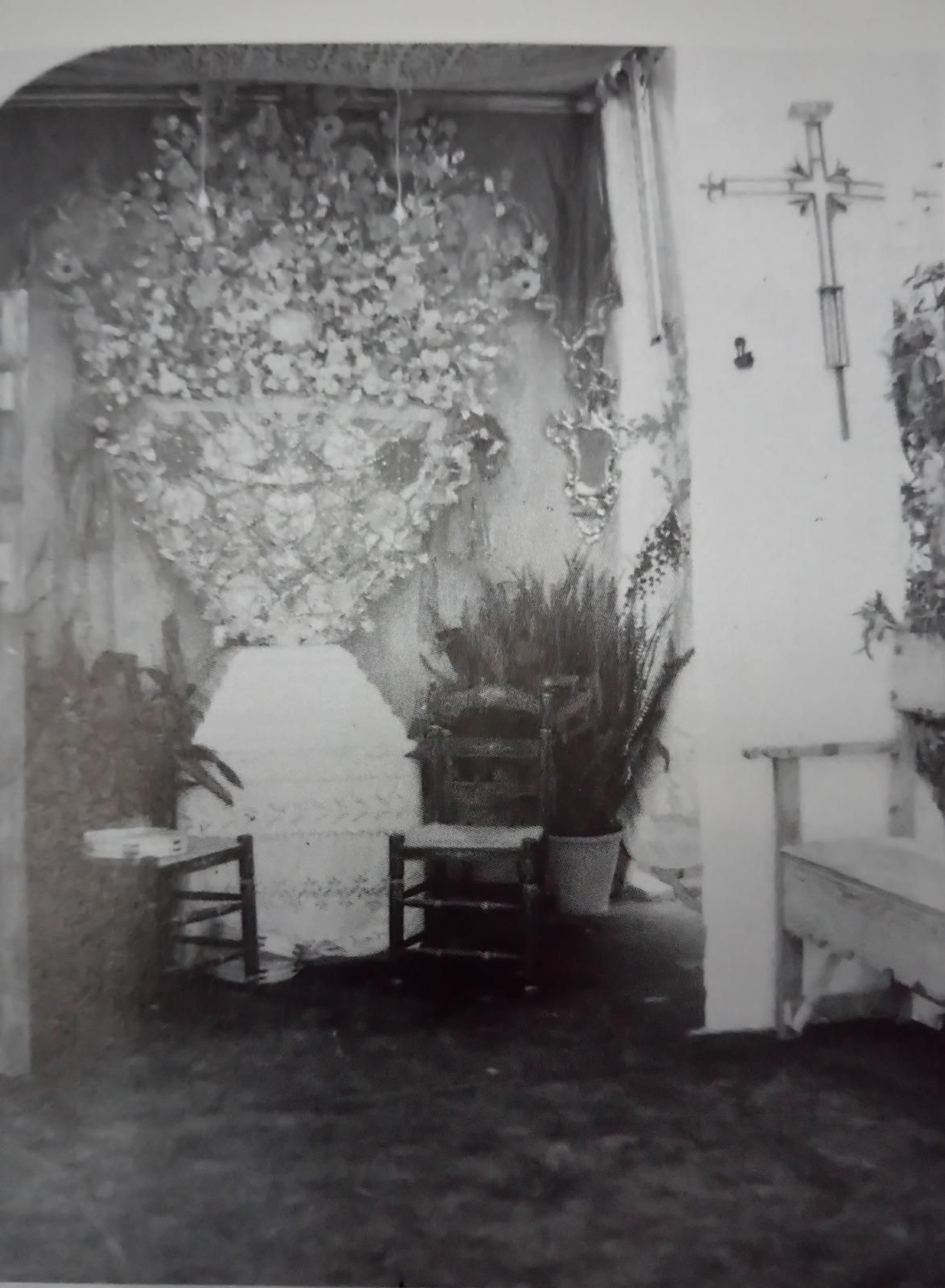 Cruz de la Calle Real que se incorporó al escenario de 1974.