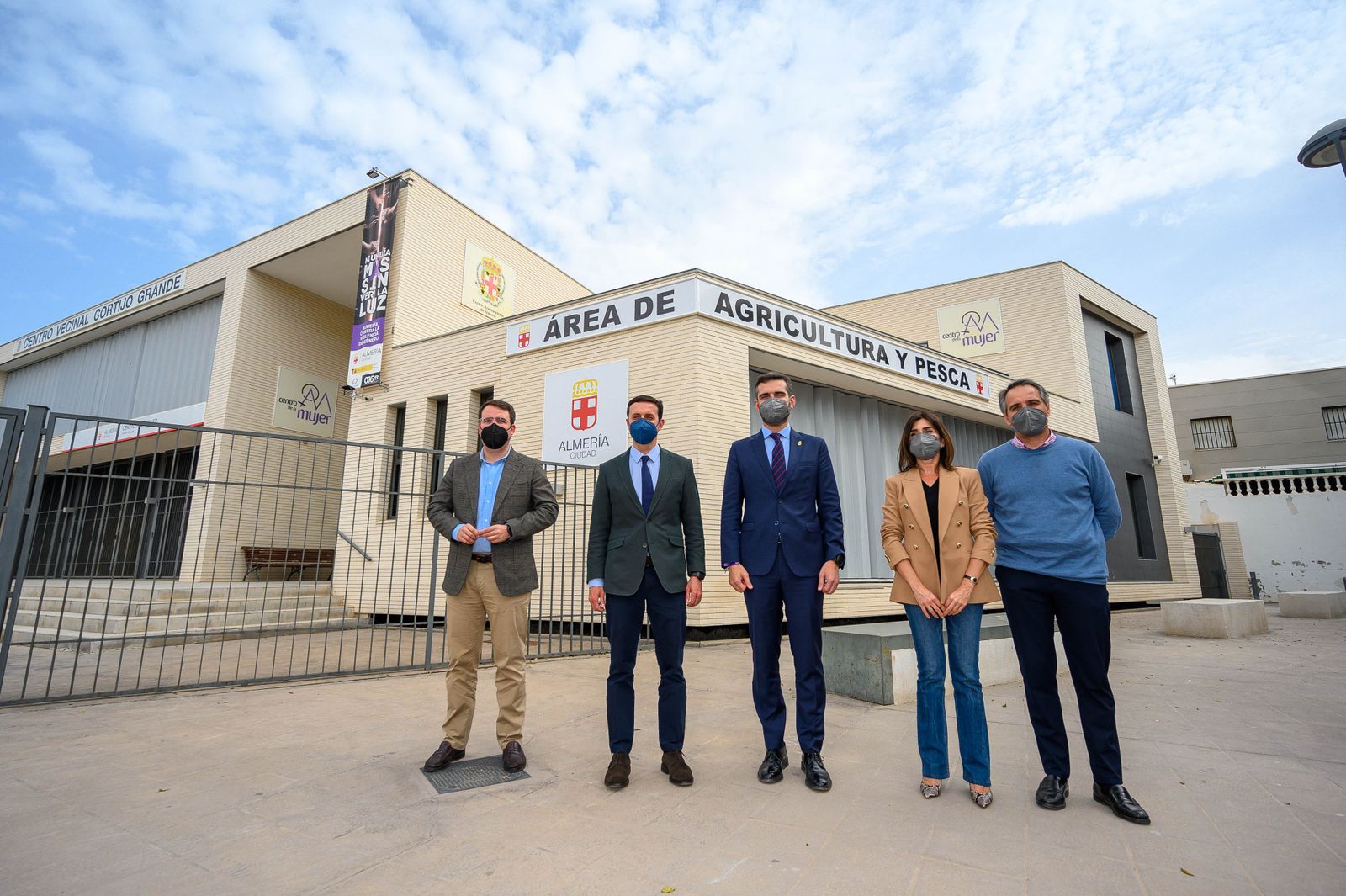 Fernández-Pacheco y Javier García, en las nuevas dependencias del área de Agricultura y Pesca