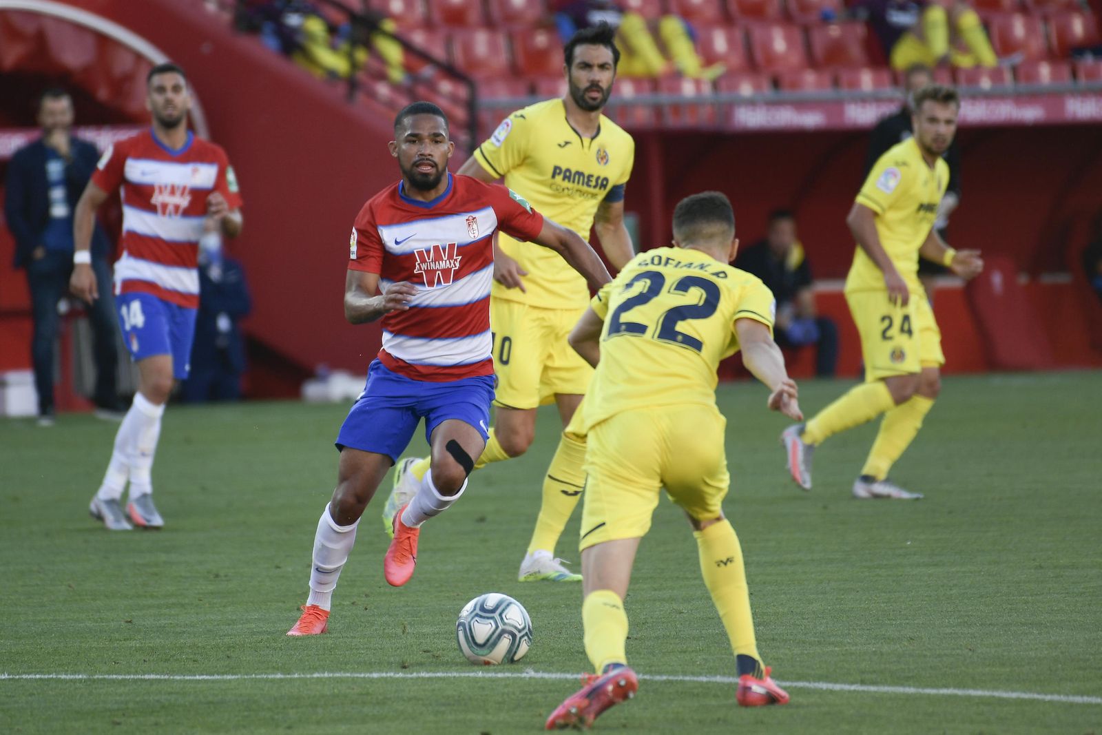 Yangel Herrera frente a Sofian