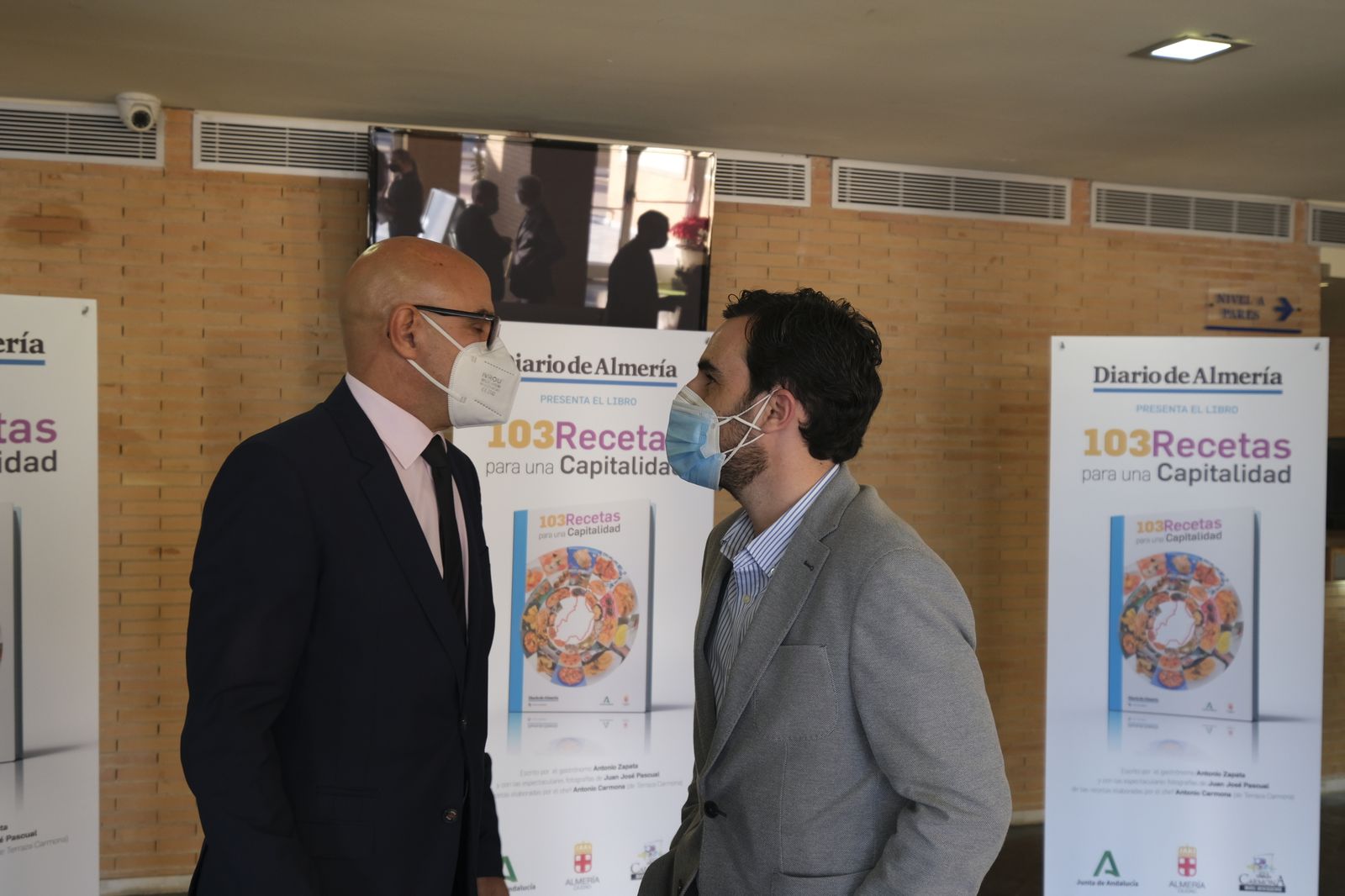 Fotogalería presentación libro '103 Recetas para una Capitalidad'. Almería