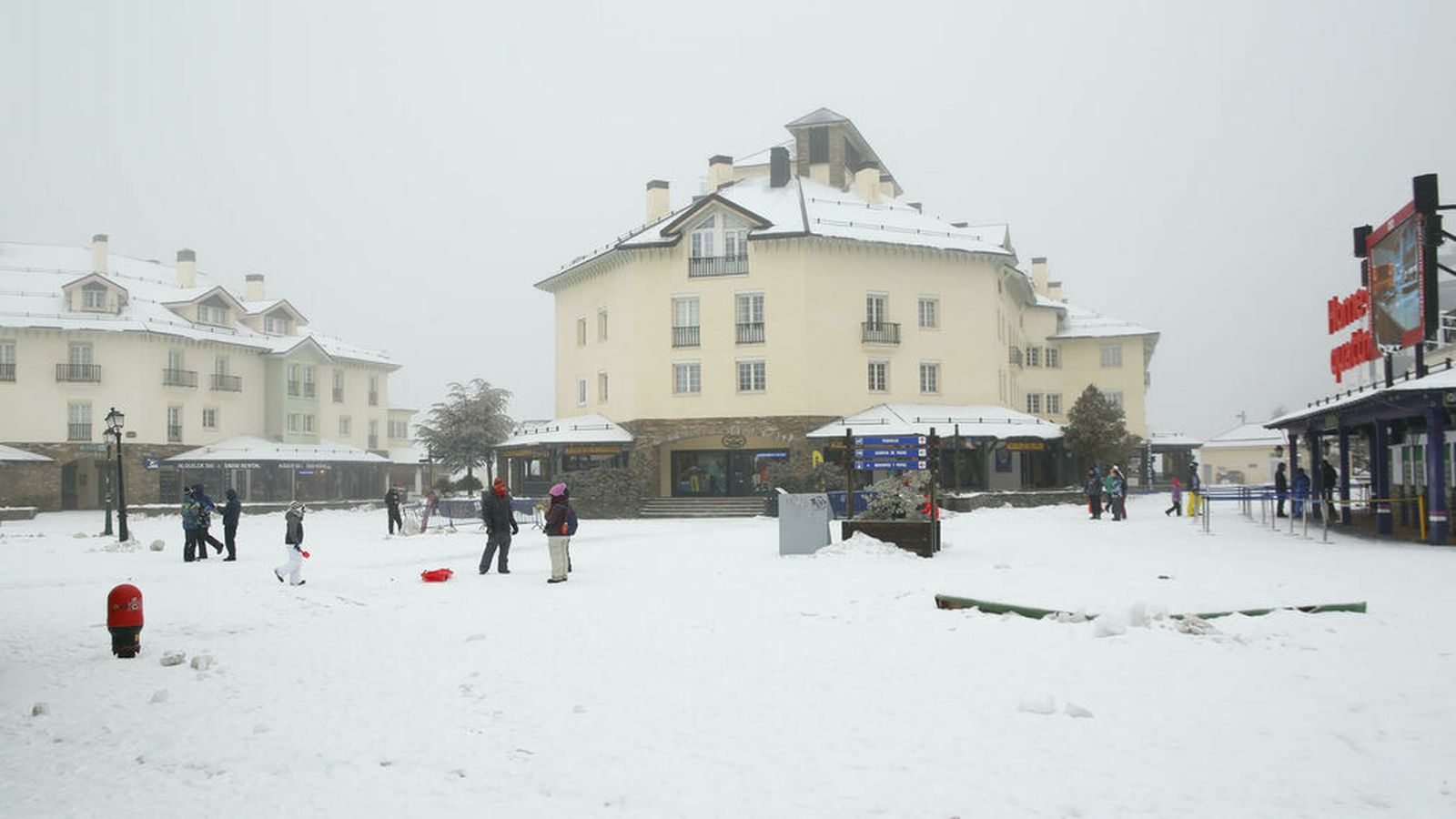 Sierra Nevada abre hoy seis remontes y 19 pistas