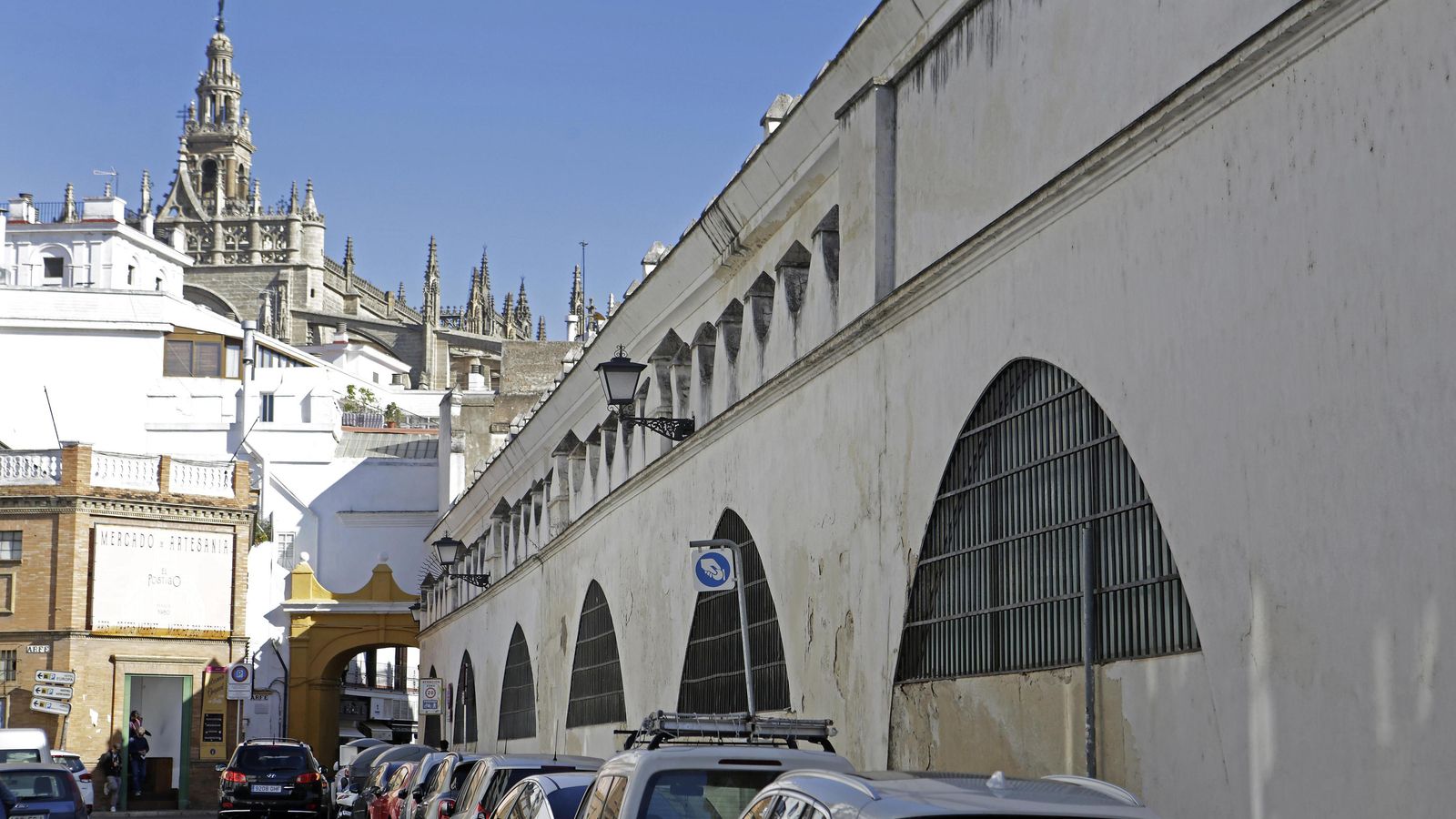 La fachada de las Atarazanas a la calle Dos de Mayo que se hará permeable.