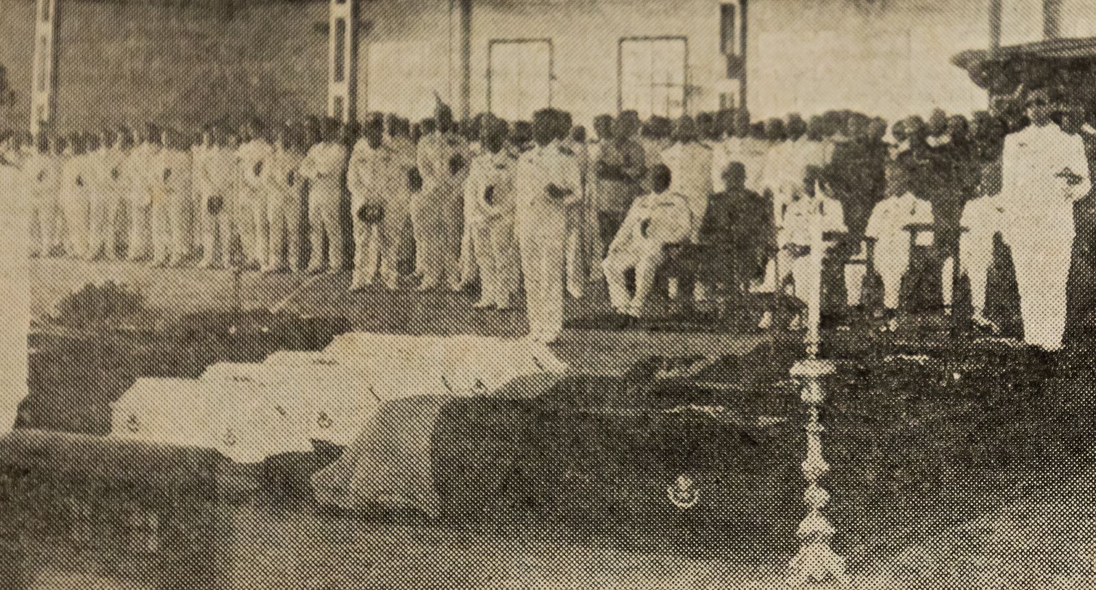 El funeral de las once víctimas del accidente aéreo, en la base aérea de La Parra (Jerez), contó con la presencia de las autoridades civiles y militares de la provincia.